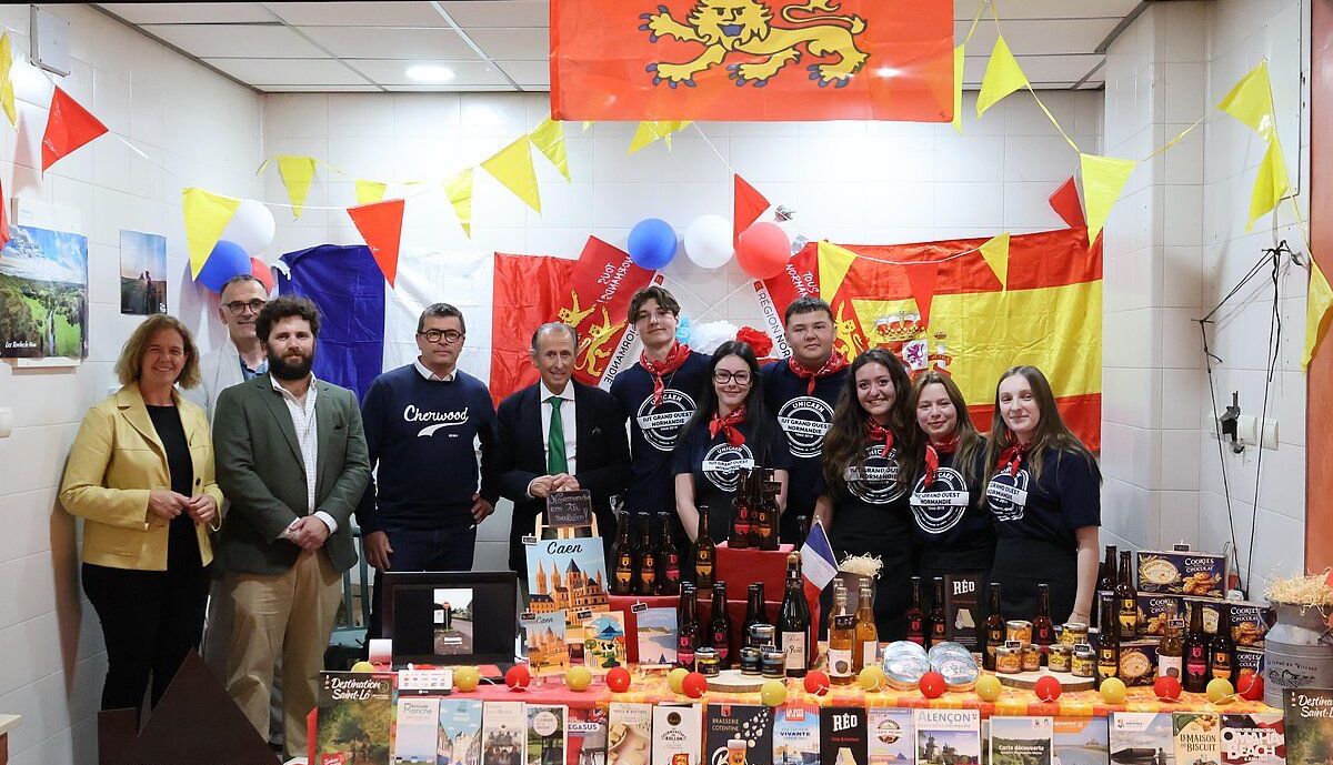 Los estudiantes franceses muestran los encantos de su gastronomía en Chiclana.