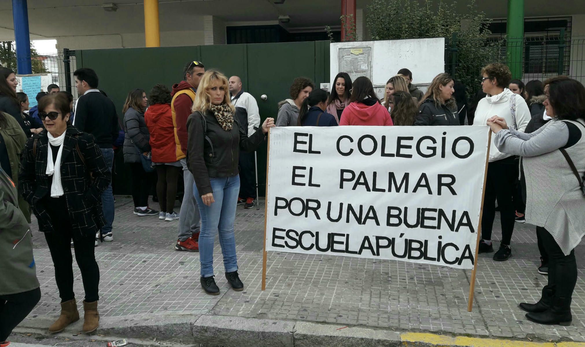 Una protesta del CEIP Virgen de La Caridad en Sanlúcar.