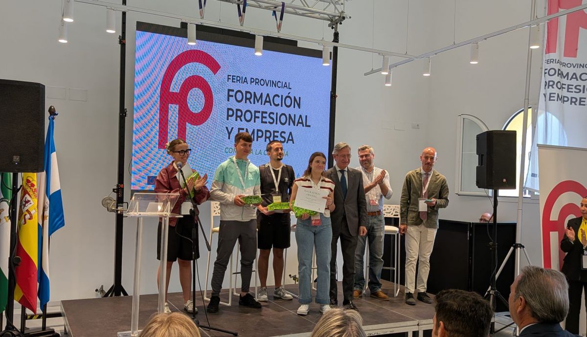 Estudiantes participantes en el hackathon.