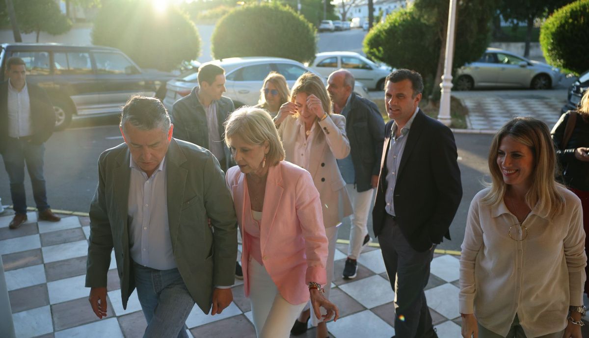 Los pesos pesados del PP de Cádiz, a su llegada al acto de inicio de la campaña.
