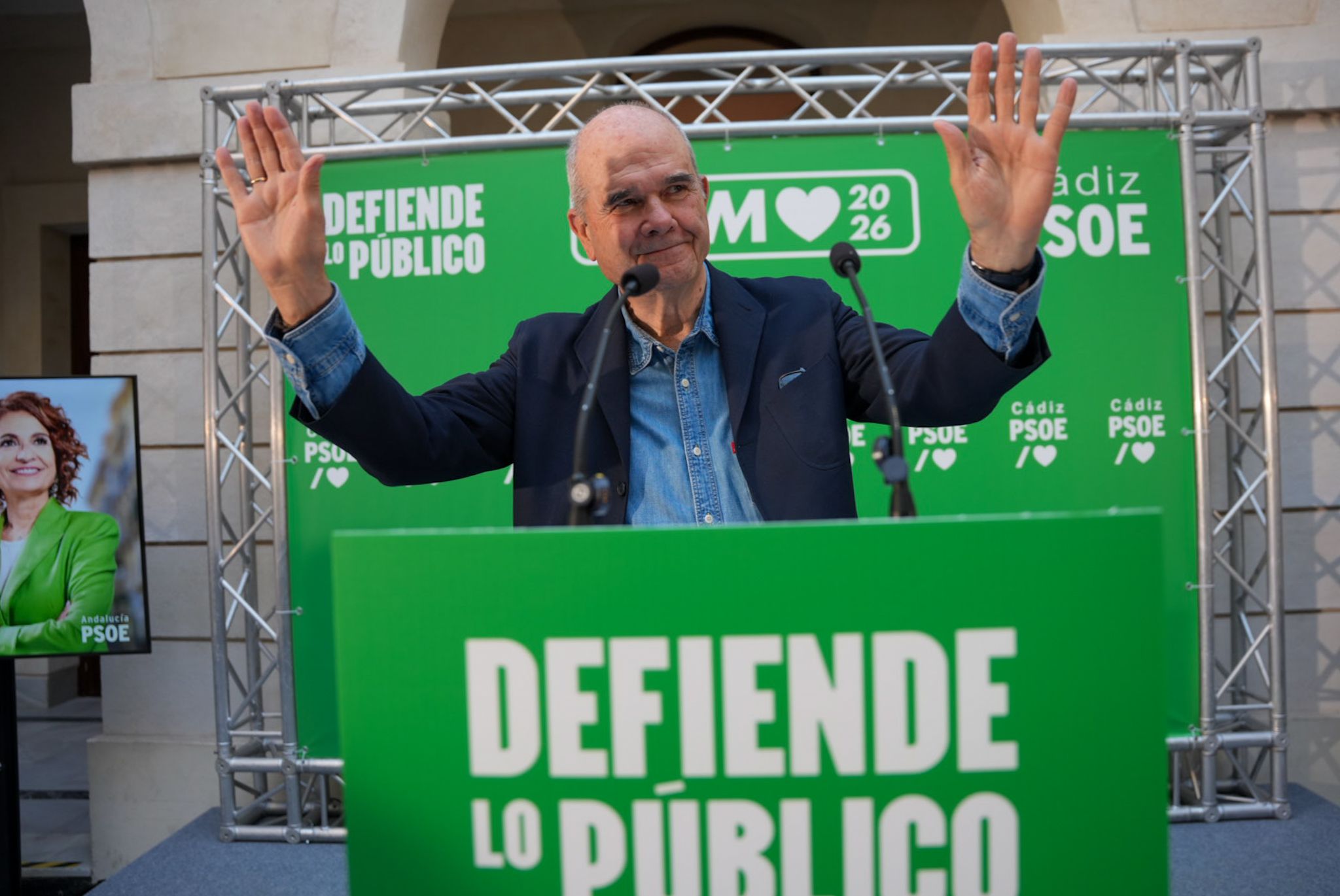 El ex presidente Manuel Chaves arropa al cabeza de lista del PSOE por Cádiz, Juan Cornejo, en el arranque de la campaña del 17M.