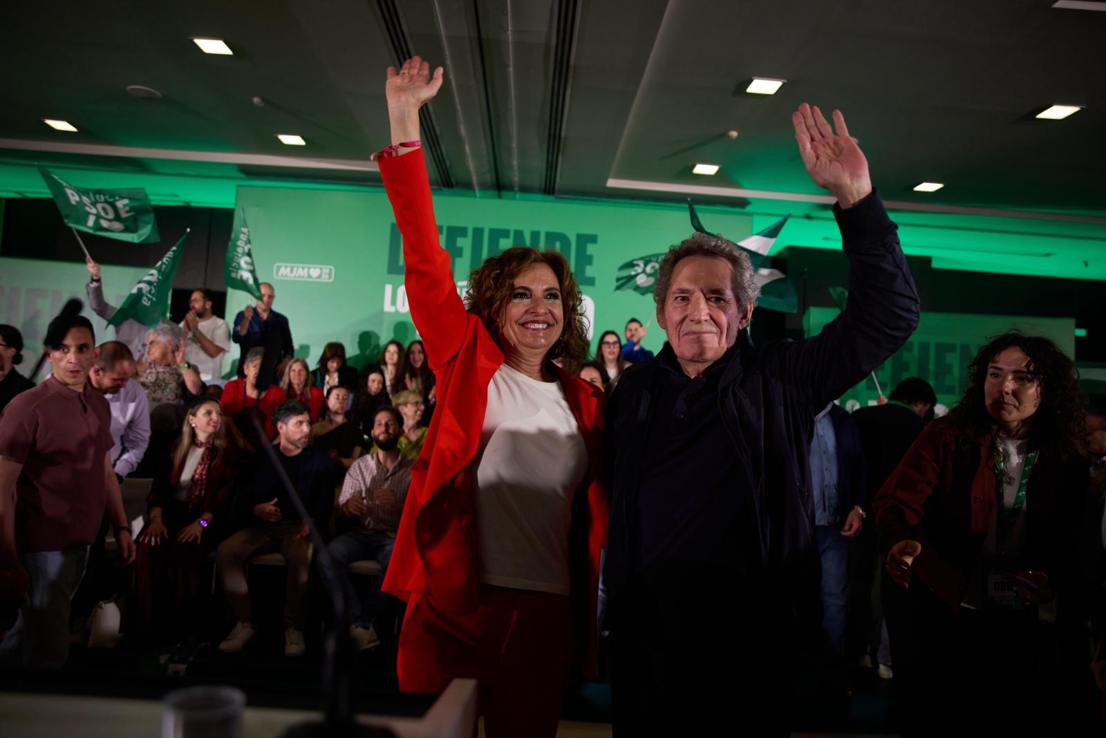 María Jesús Montero con Miguel Ríos, en el arranque de campaña del PSOE en Granada.