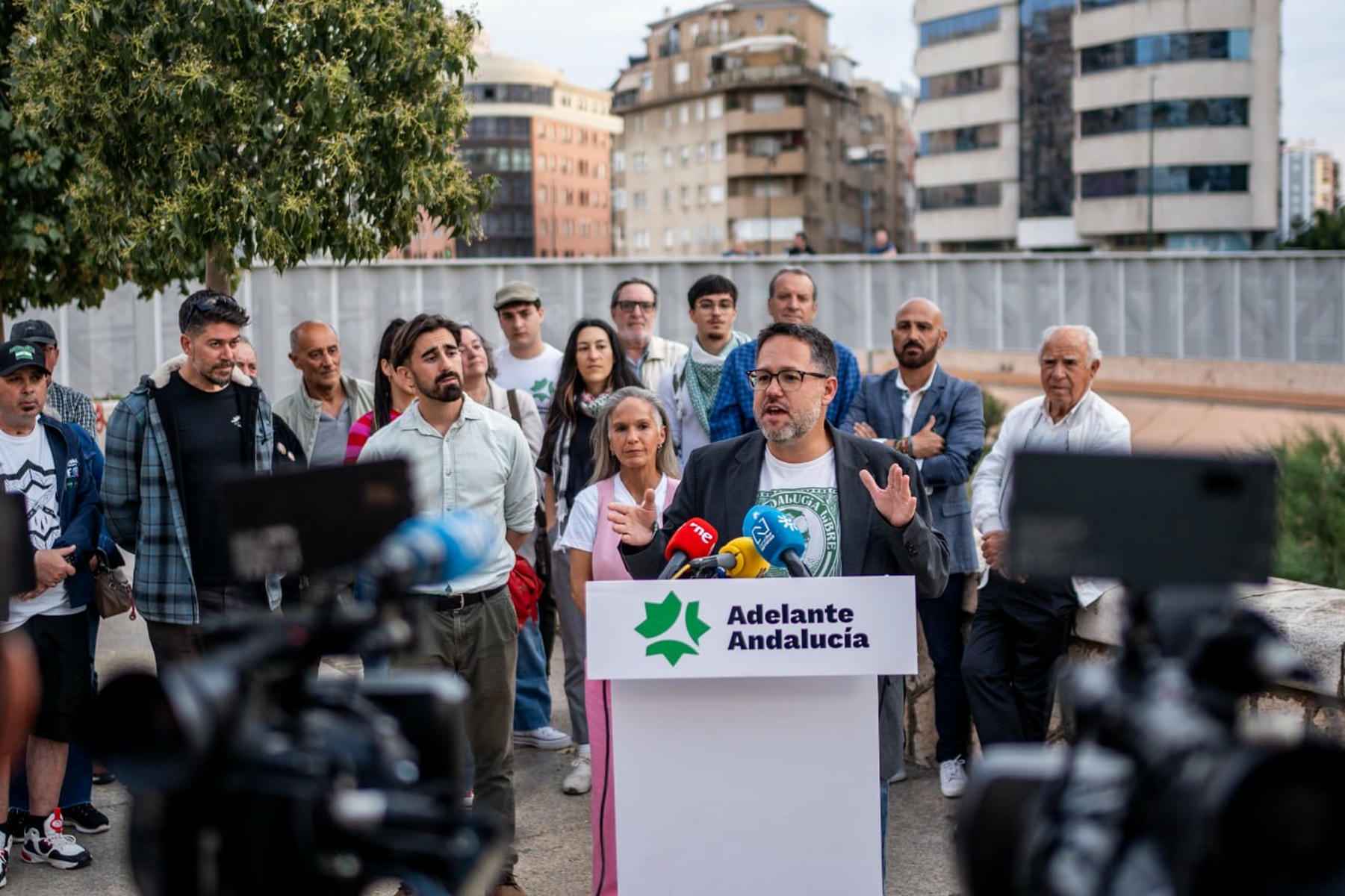 José Ignacio García, en el inicio de la campaña electoral de Adelante Andalucía en Málaga.