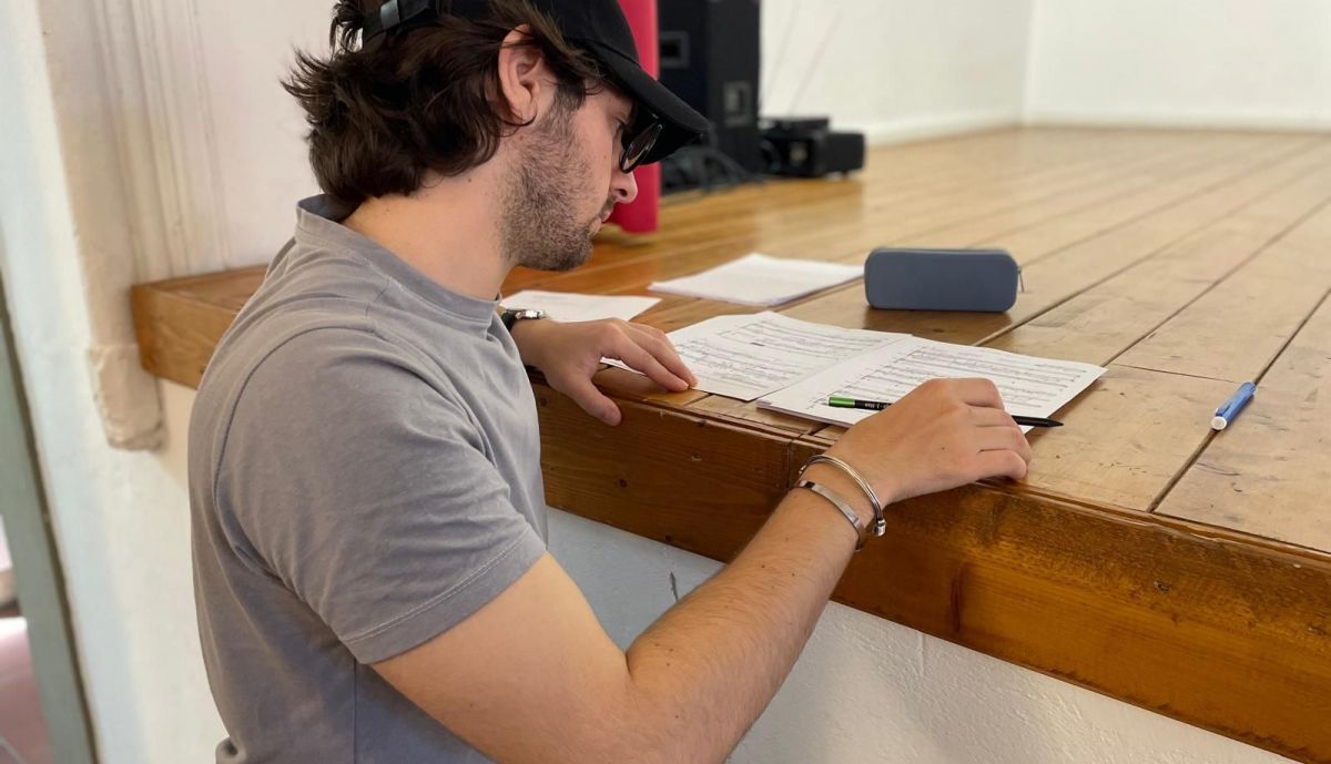 Ángel de la Hera repasa sus composiciones.