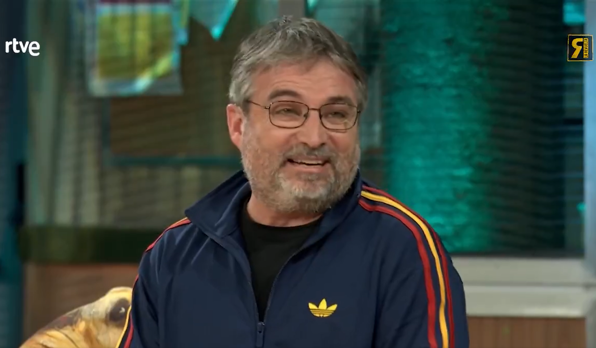 Jordi Évole durante su entrevista en La Revuelta, momento previo a sufrir un ataque de cataplexia