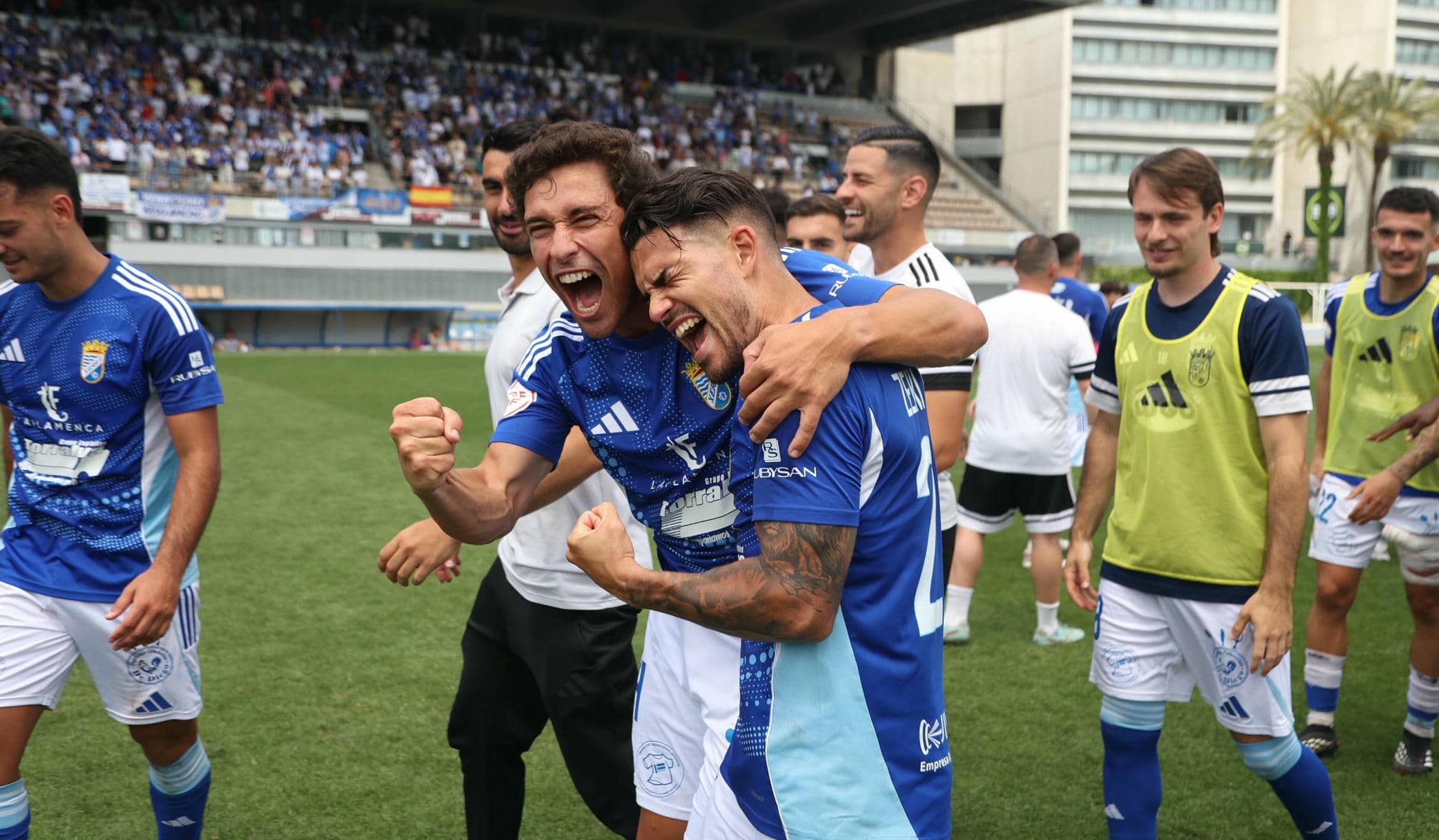 Los jugadores celebrando el acceso a play-off, previo al sorteo en el que se confirma que su primer rival será el UB Conquense (1)