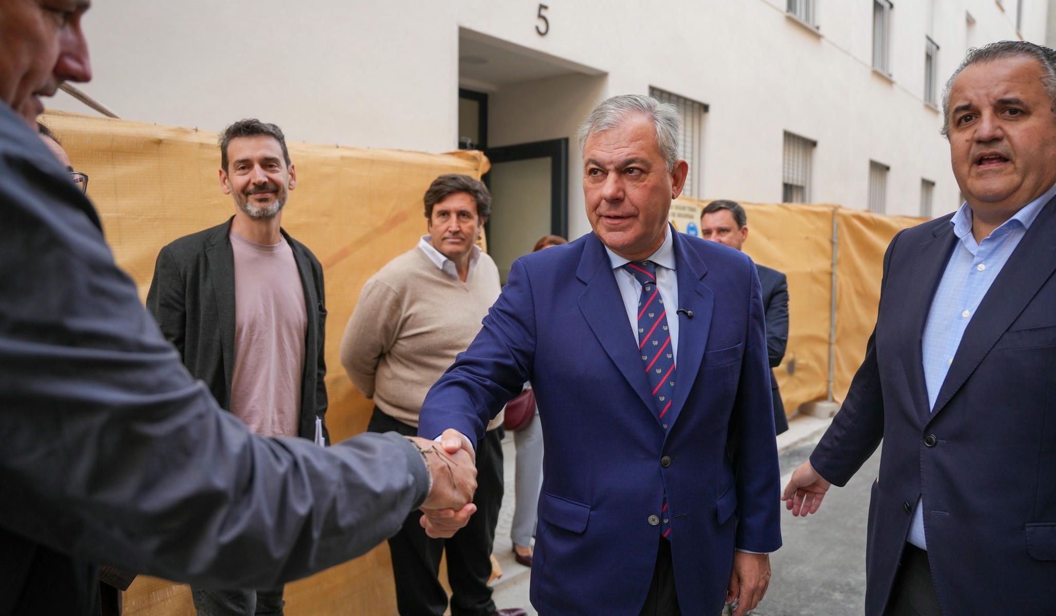 El alcalde de Sevilla, José Luis Sanz, visita las 16 VPO del 'Residencial La María' que se entregan en junio