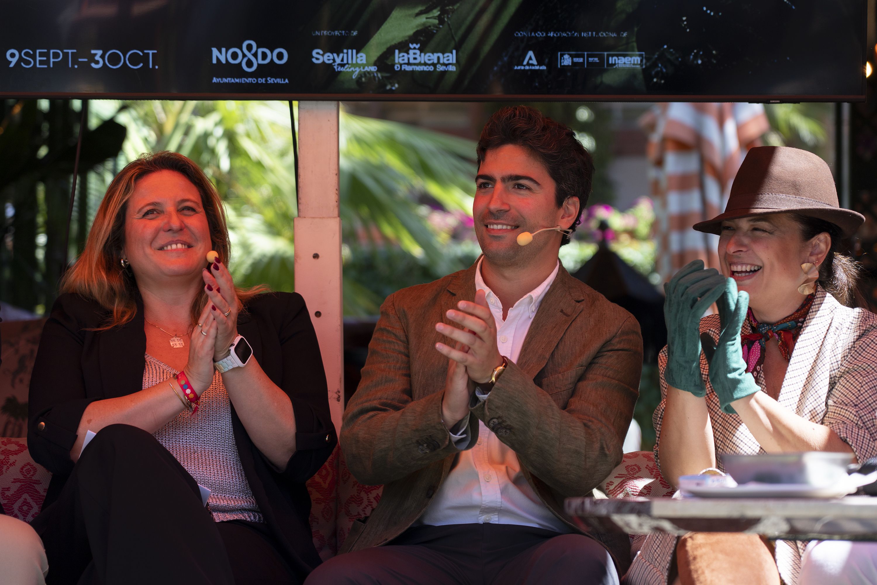 La delegada de Cultura, Angie Moreno, junto a Luis Ybarra, director de la Bienal de Flamenco de Sevilla, y la bailaora Pastora Galván.