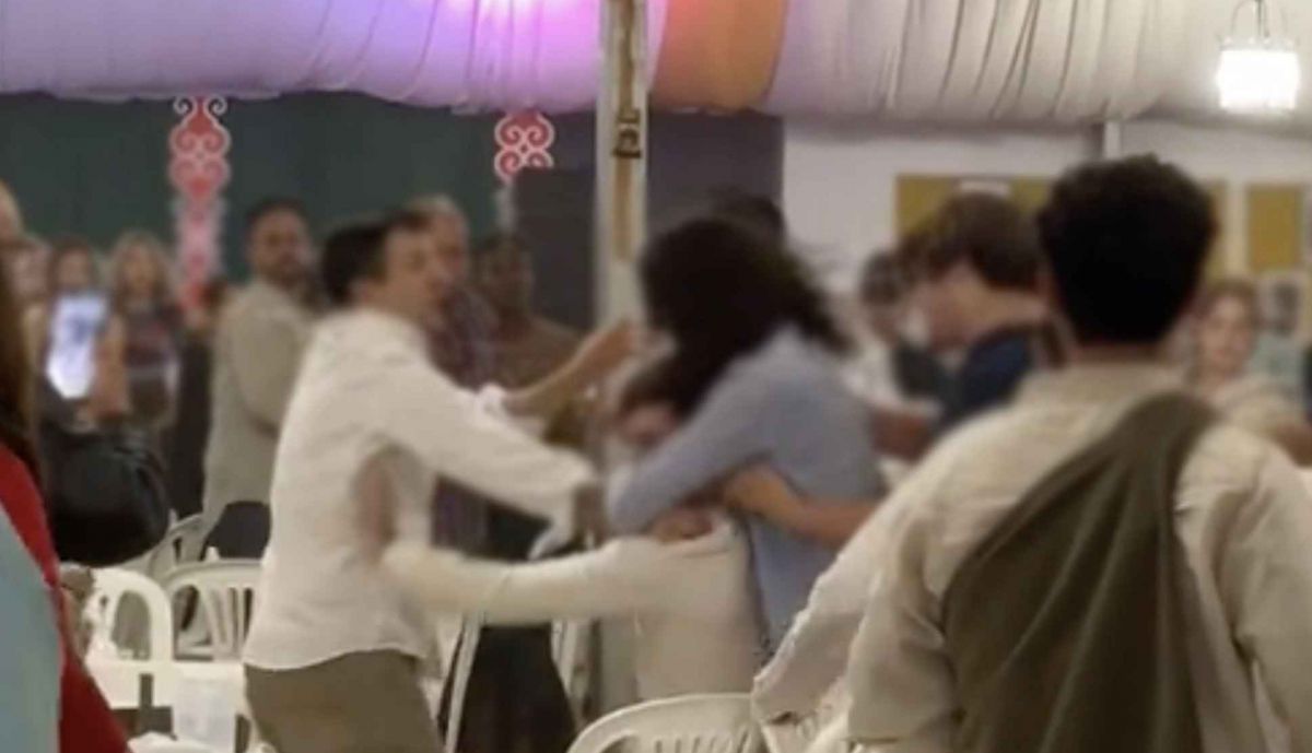 Otra imagen de la pelea.