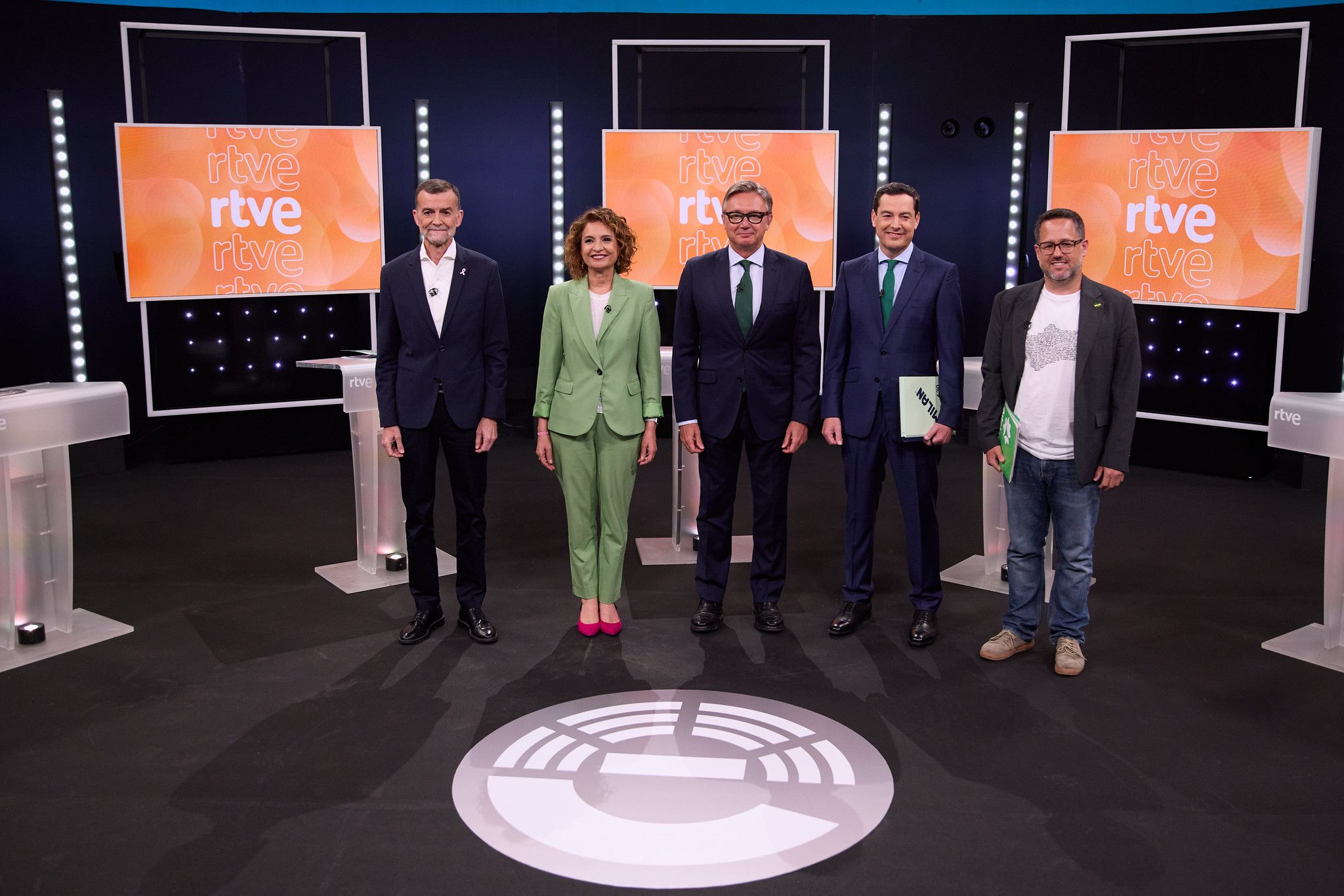 Los cinco candidatos, en el debate en RTVE hablando de vivienda.