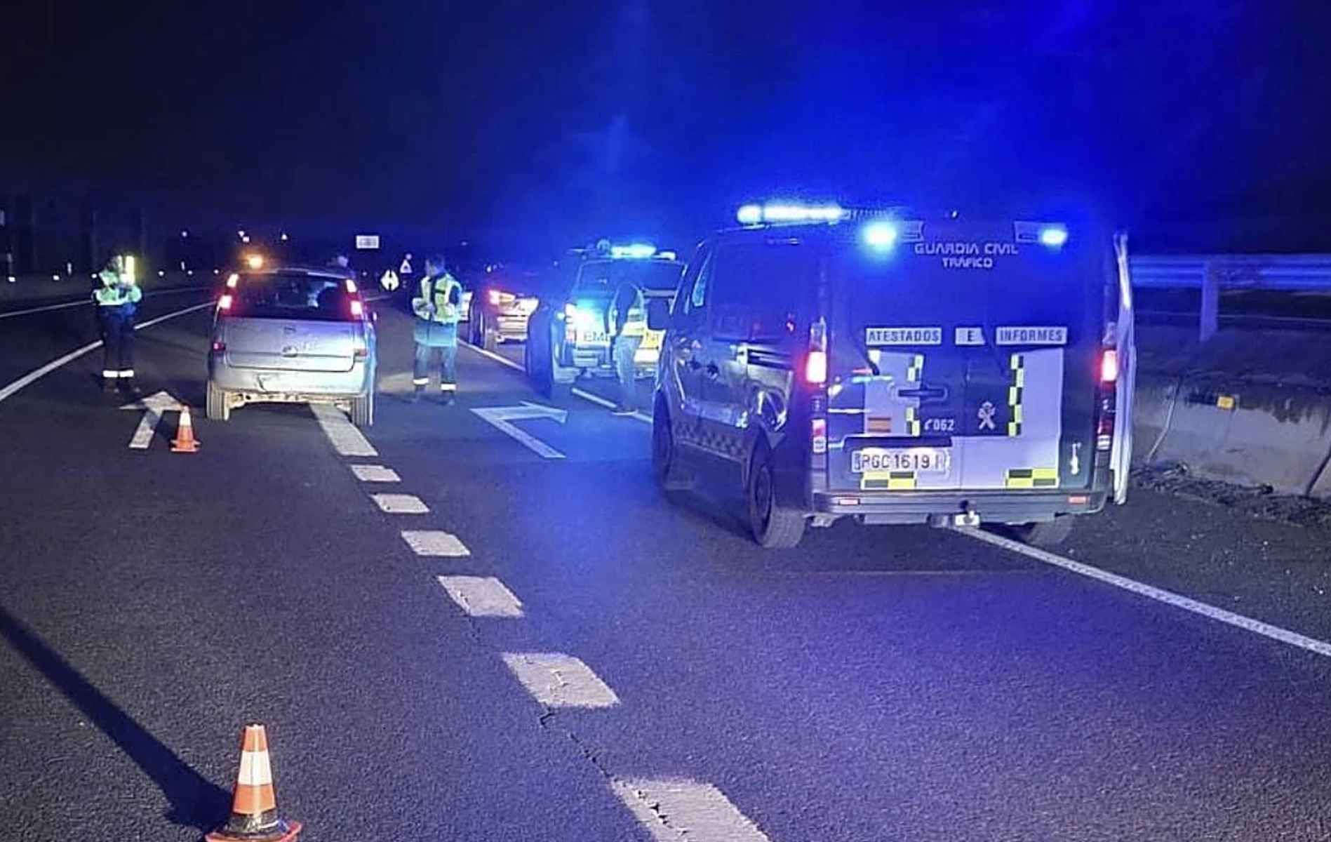 Imagen de archivo de una intervención de la Guardia Civil tras un siniestro.
