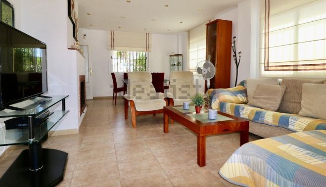 El salón de la vivienda que Lucas puso en venta en diciembre.