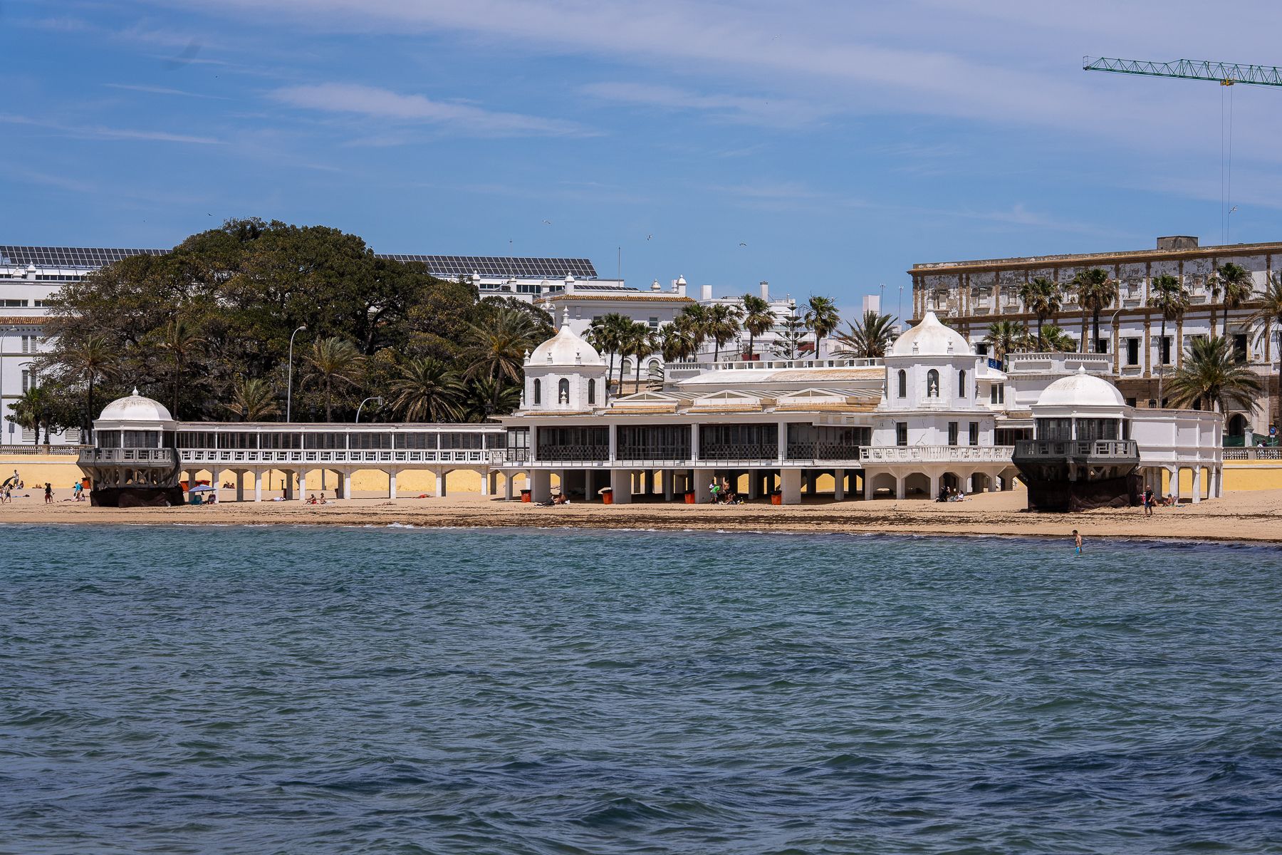 Imagen desde el mar del Balneario de la Palma de Cádiz.