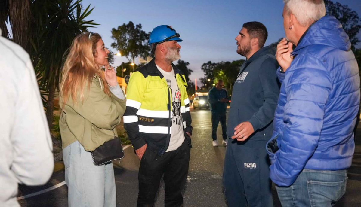 Manuel, tras bajar de la grúa en la que ha estado 28 días junto a su compañero Jesús.