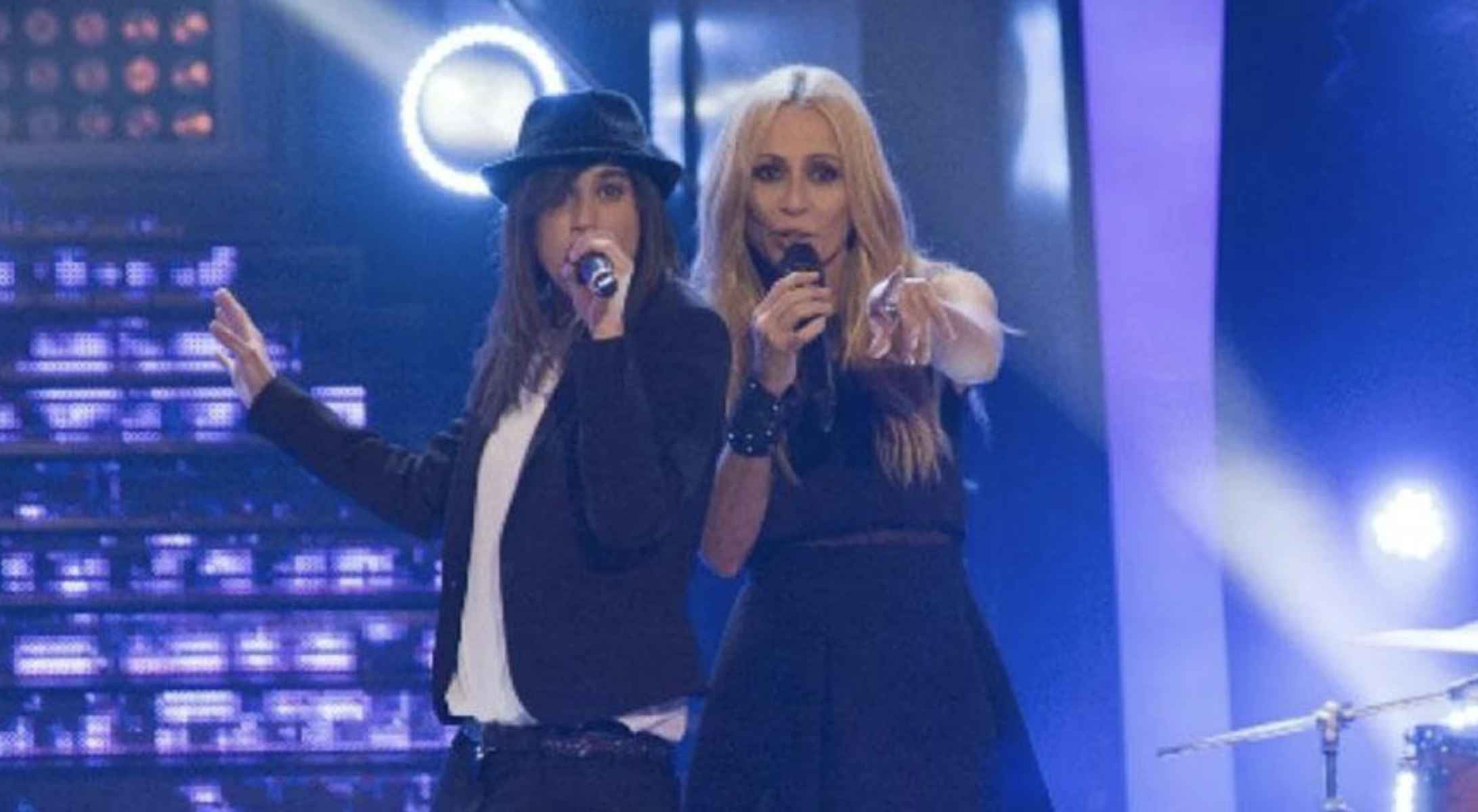 Marta Sánchez, a la derecha, cantando junto a Seila Esencia, cuyo cuerpo ha sido encontrado sin vida.