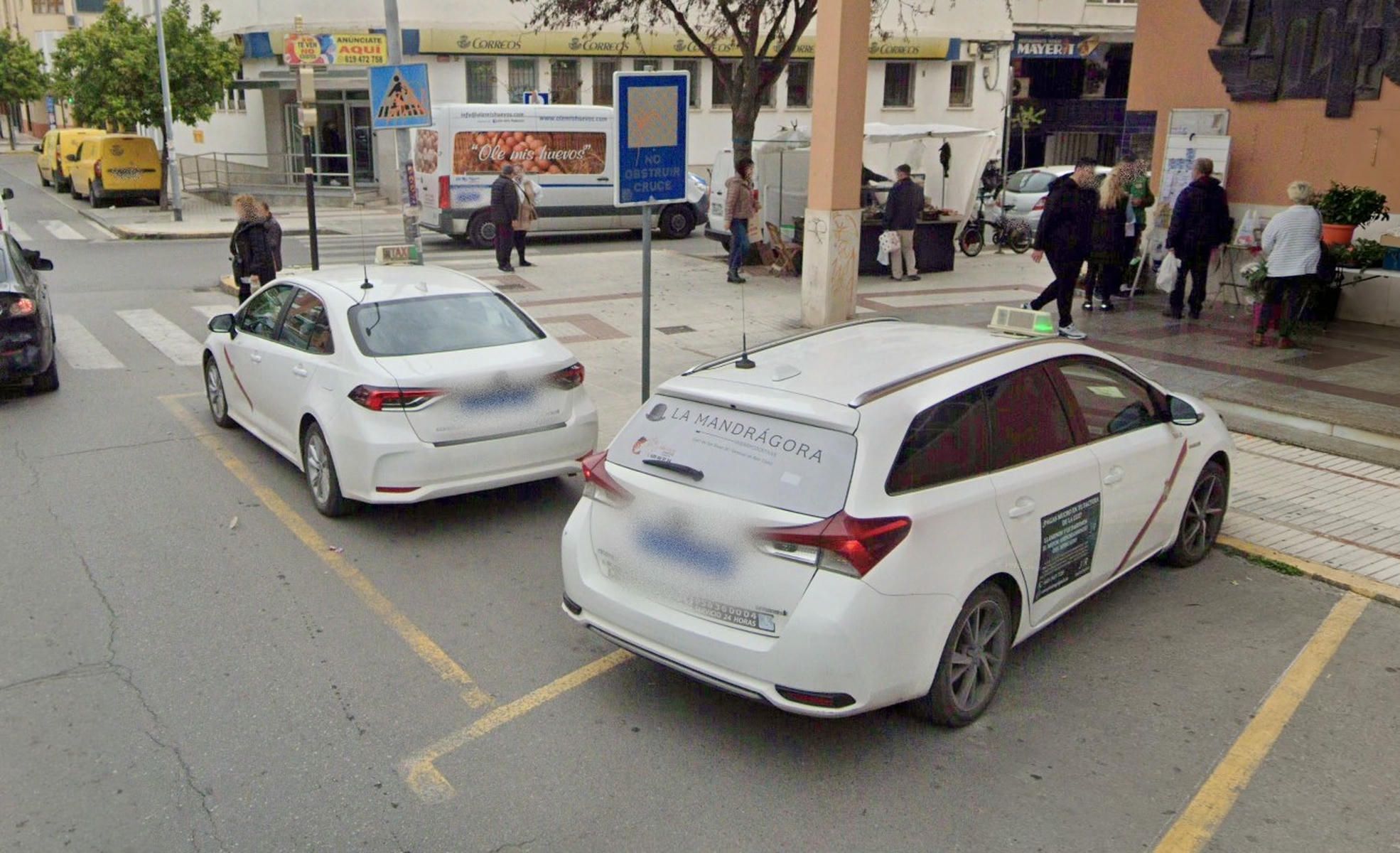 Una parada de taxis en Sanlúcar, en una imagen de archivo de Google Maps.