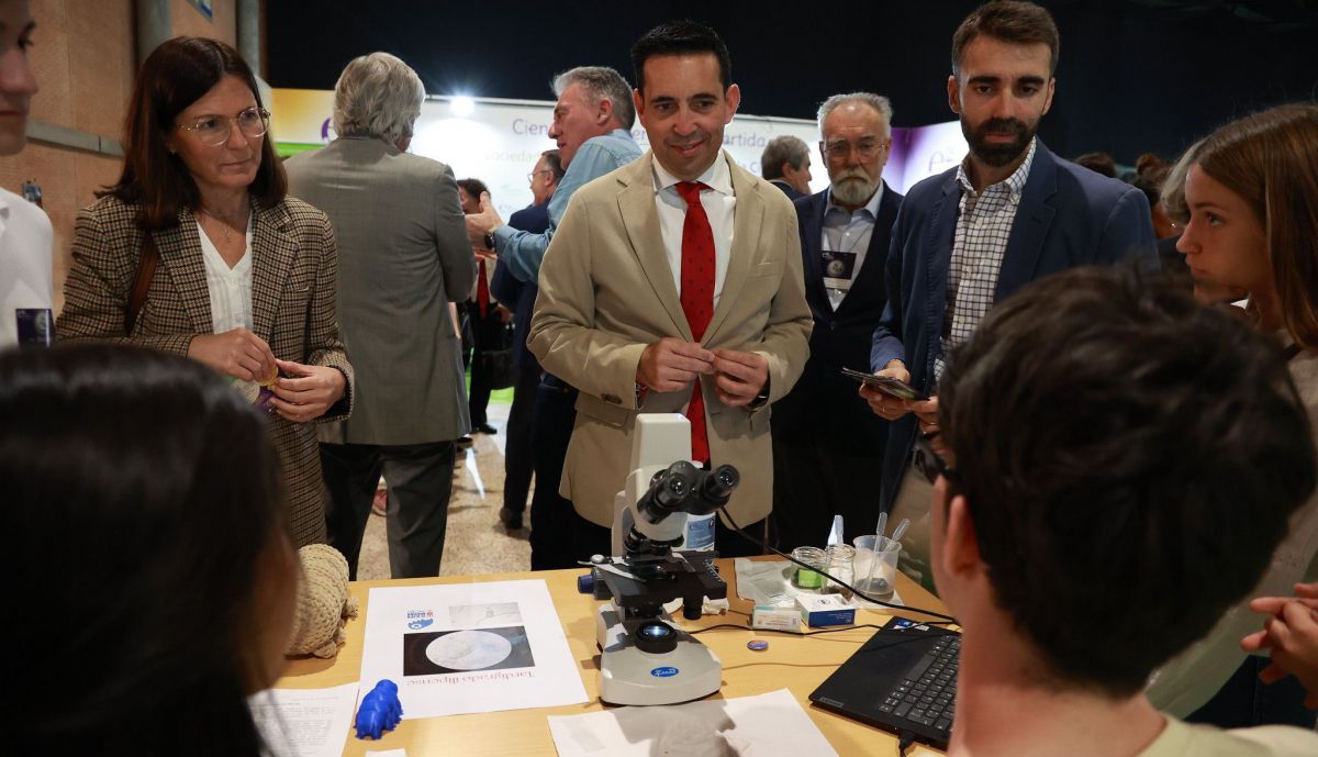 Así se inaugura la Feria de la Ciencia.