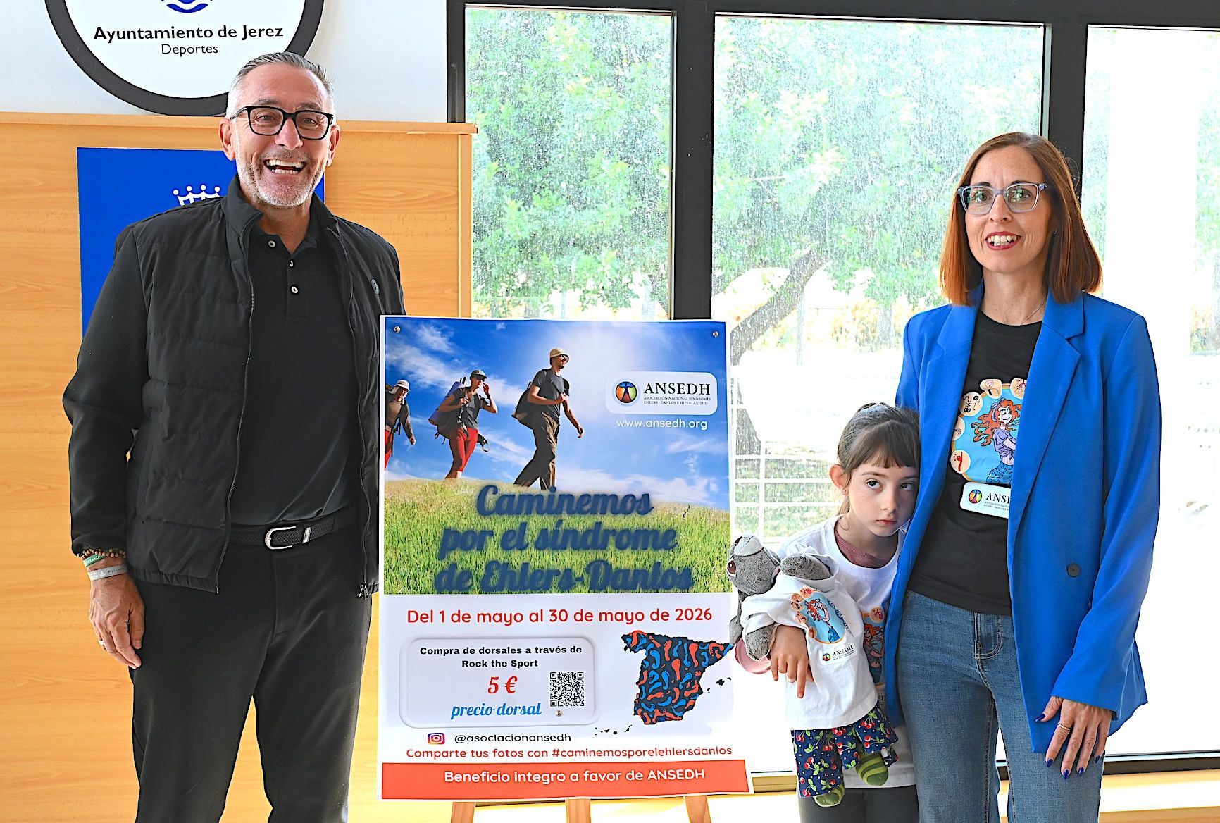 El delegado Tomás Sampalo, con Ángeles Docampo, presidenta de la Asociación Nacional del Síndrome de Ehlers-Danlos e Hiperlaxitud.