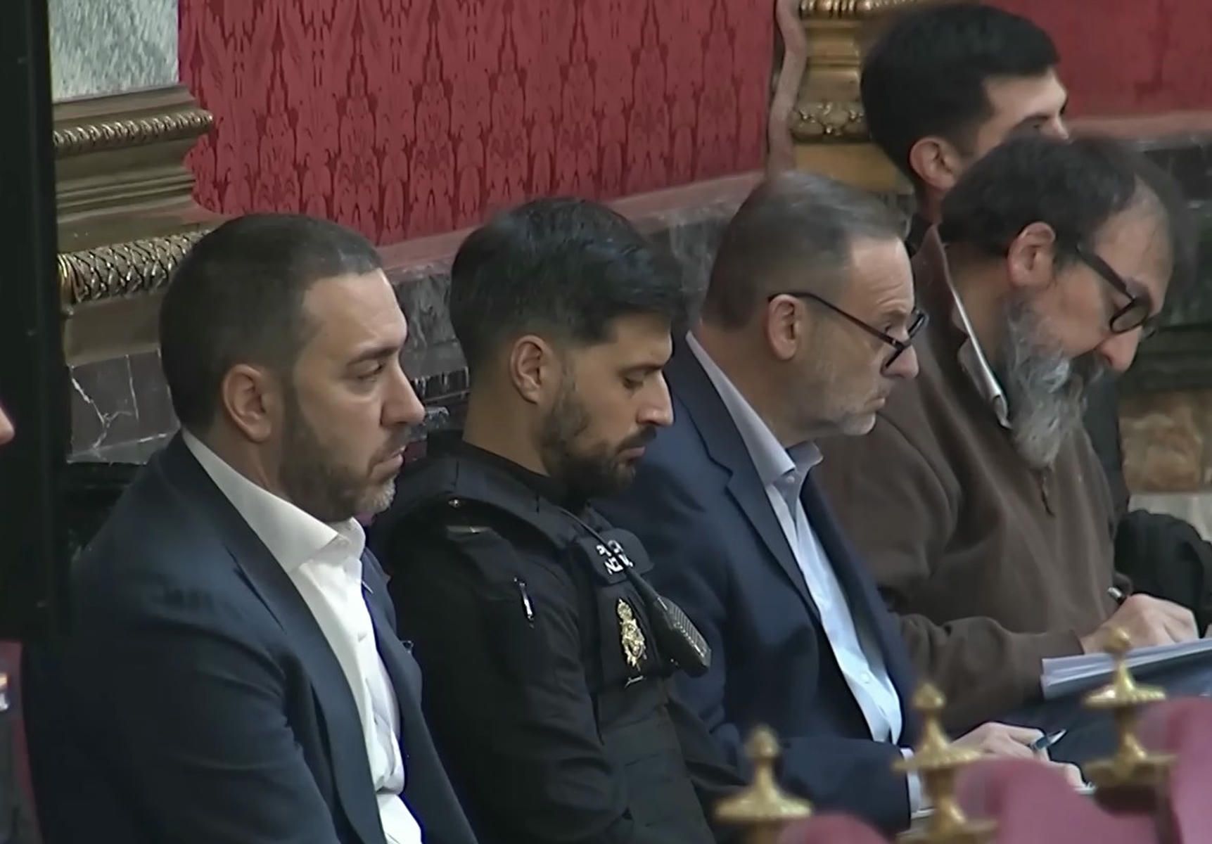 De izquierda a derecha, Aldama, Ábalos y Koldo, durante el juicio del 'caso mascarillas'.