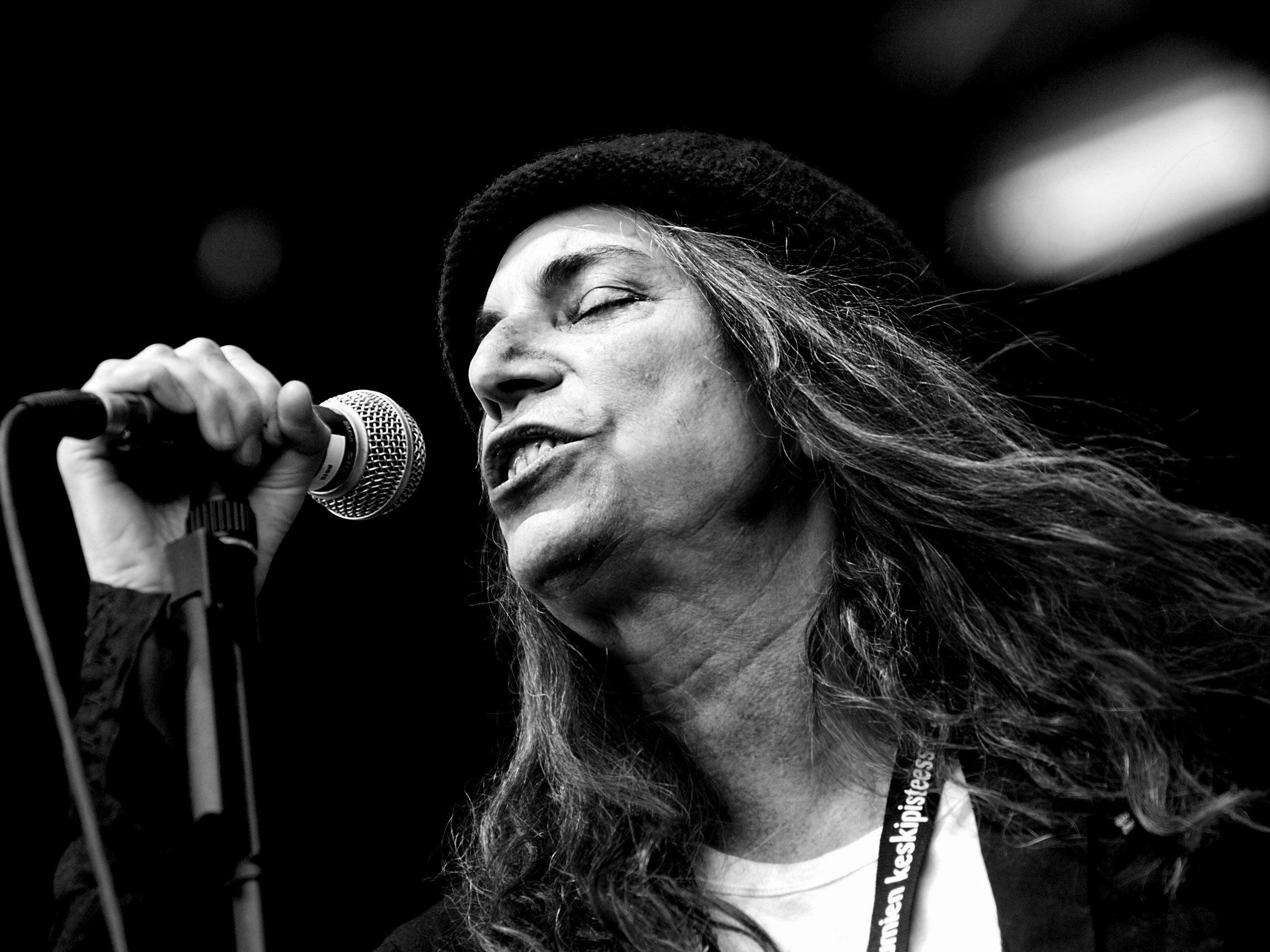 patti_smith_performing_in_finland_2007.jpg