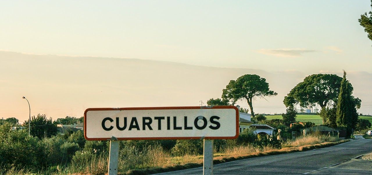 Entrada a la barriada rural de Cuartillos.