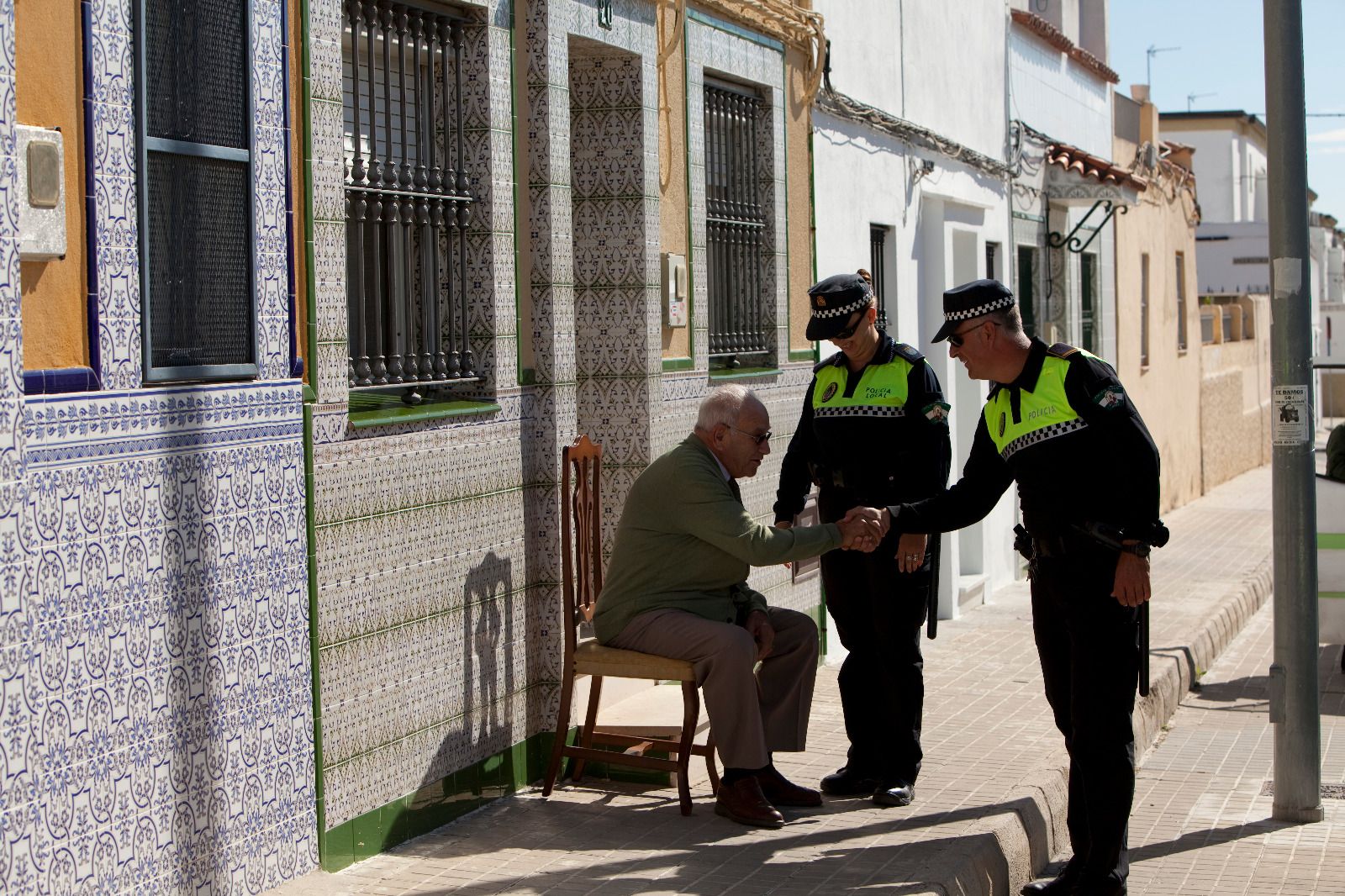 foto-policia_local_servicios_humanitarios_2