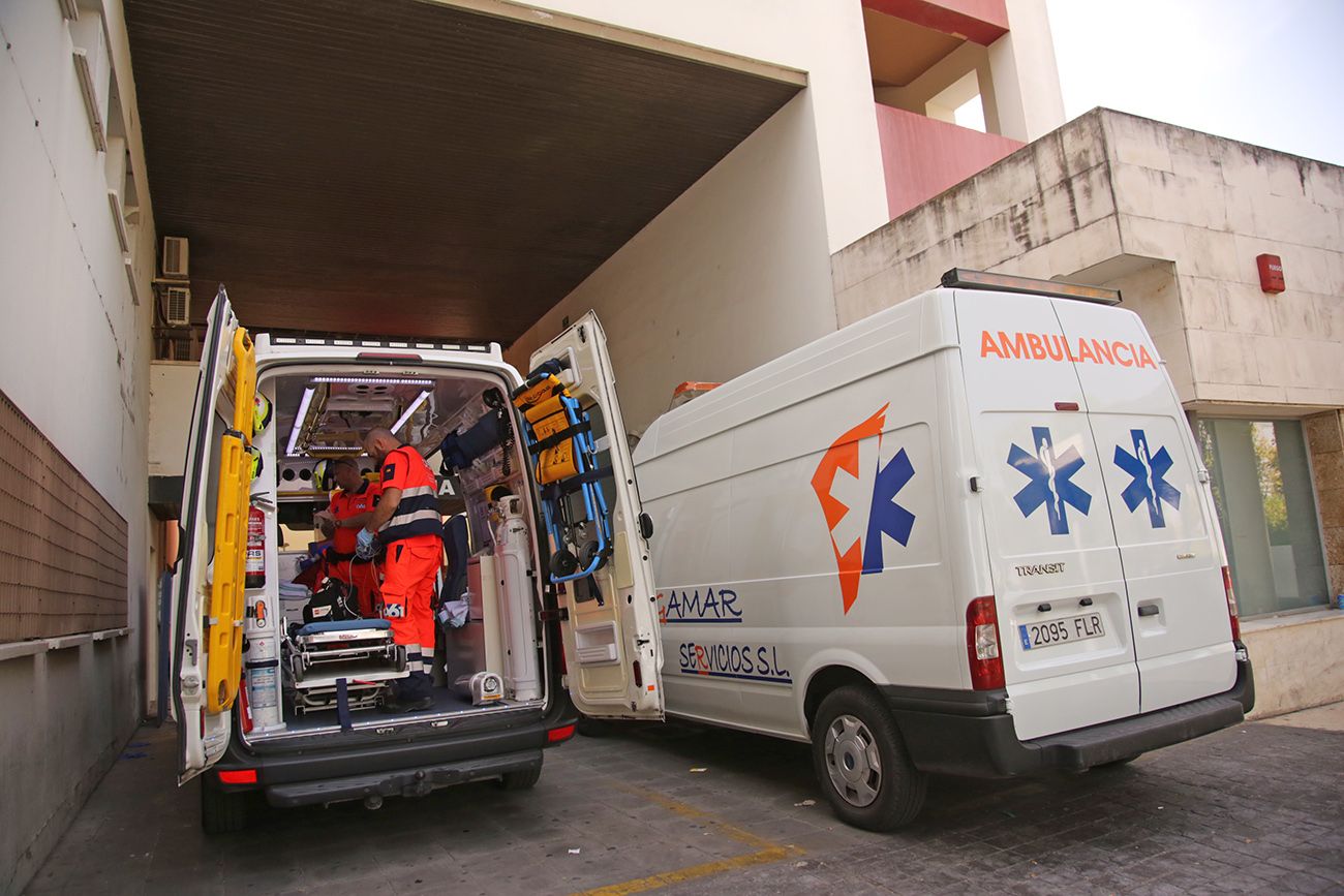 Dos ambulancias, en una imagen de archivo. FOTO: MANU GARCÍA. 