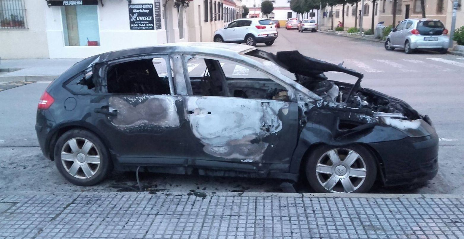 Un malagueño celoso quema el coche del ex cuñado de su novia en Málaga.