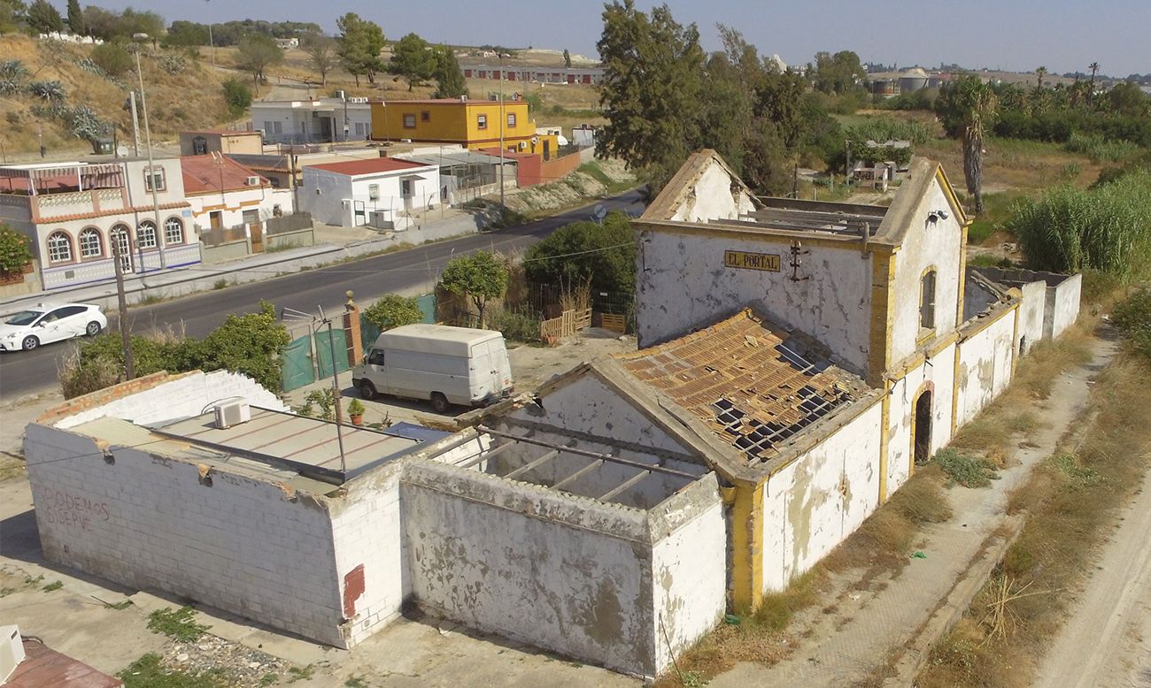 Antigua estación de tren en la barriada rural jerezana de El Portal, en una imagen de archivo.
