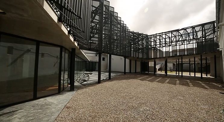 cuerpo_-_la_escuela_oficial_de_idiomas_de_jerez_ocupa_hoy_esta_antigua_bodega_valdespino