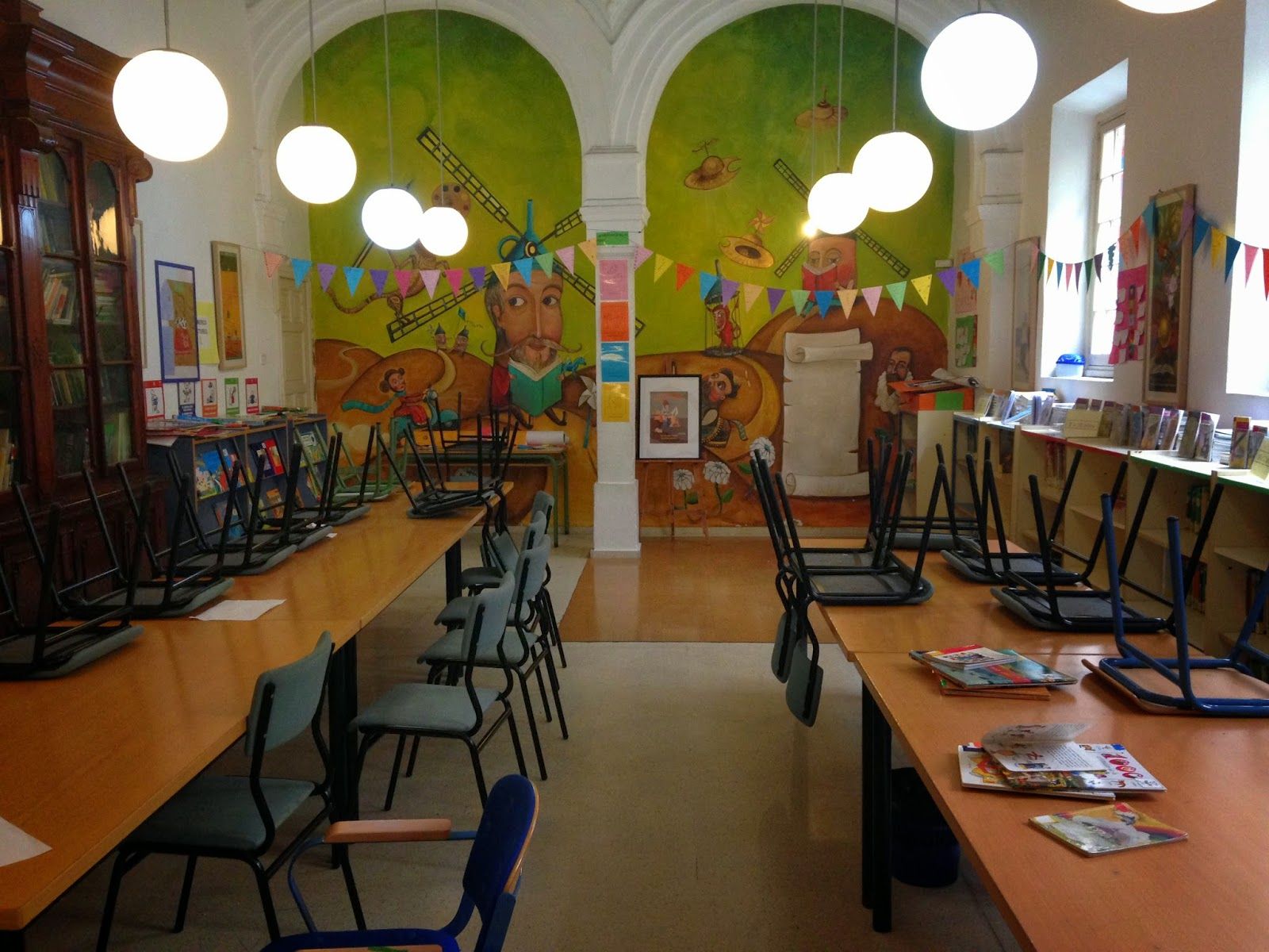 interior_del_edificio_en_la_actualidad_la_biblioteca_del_ceip_miguel_de_cervantes