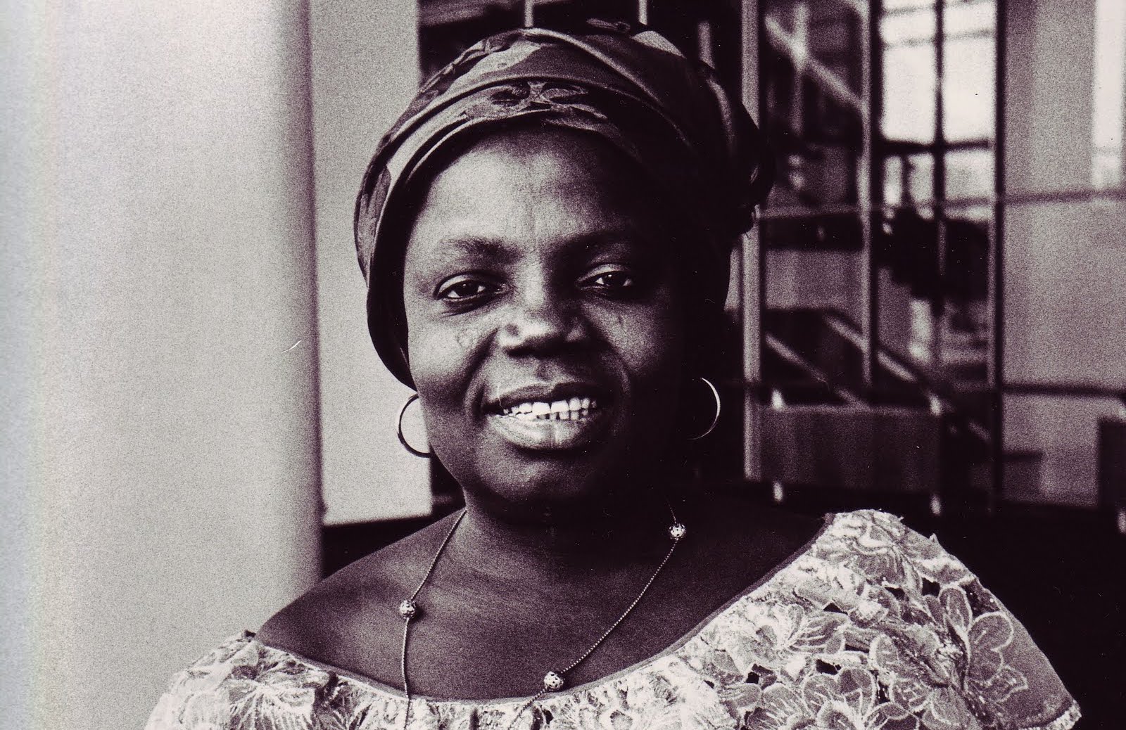 porfinenafrica-com-1600-c397-1517-buchi-emecheta-escritora-nigeria1.jpg