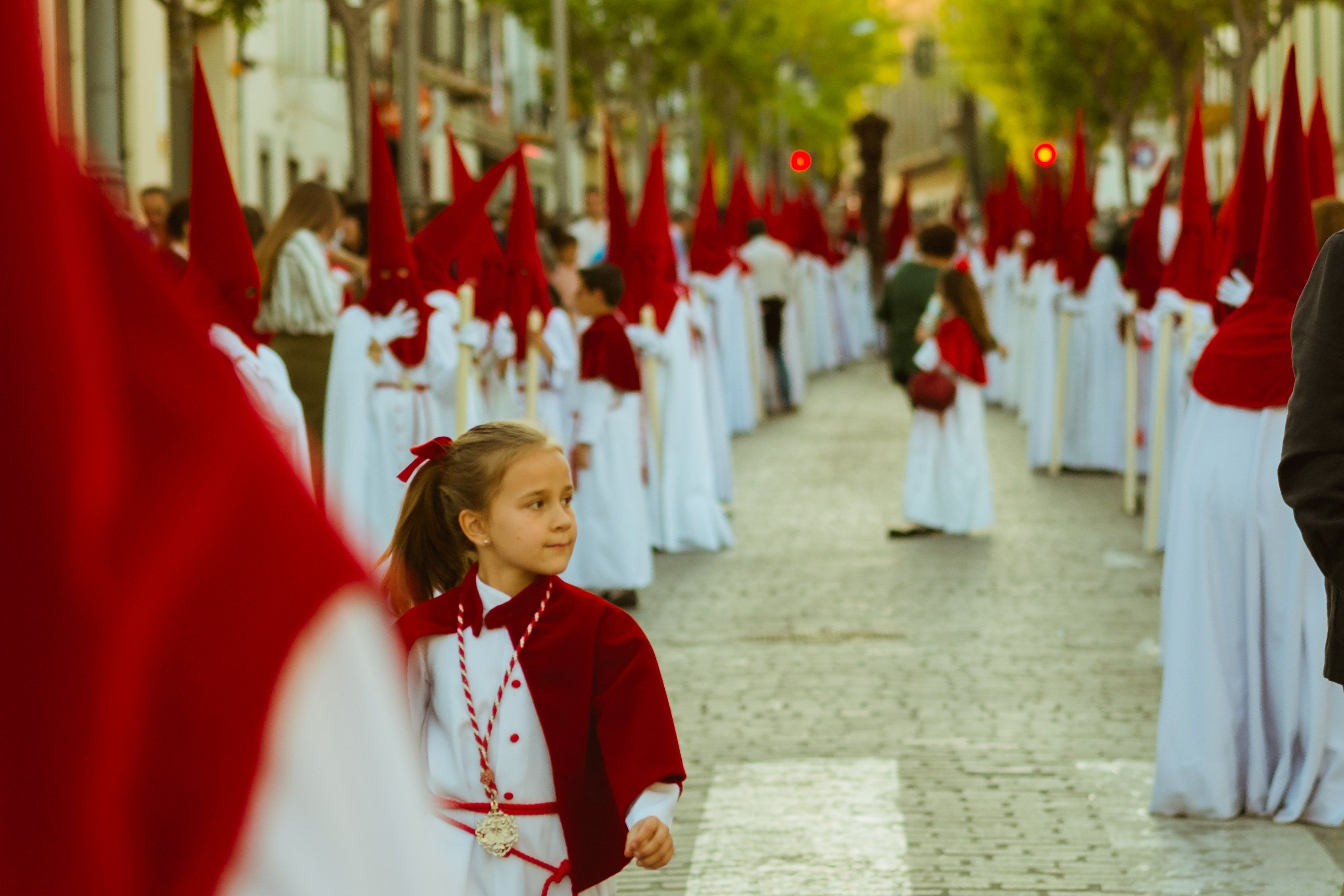 La hermandad del Prendimiento, discurriendo por Porvera, en una pasada Semana Santa.