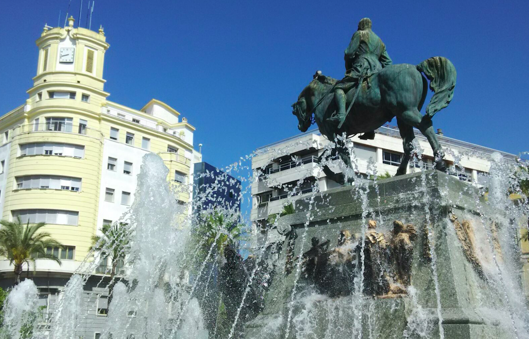 La estatua de Primo de Rivera, en plaza del Arenal de Jerez.