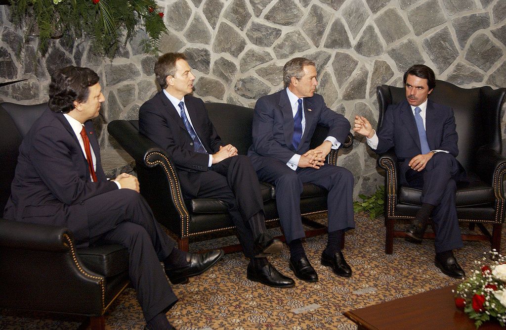 1024px-bush_barroso_blair_aznar_at_azores.jpg