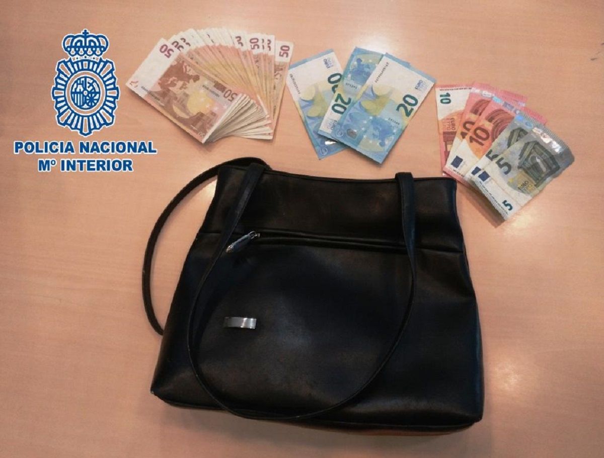 Dos personas intentan evitar la fuga de los ladrones de un bolso en Sevilla y todo acaba en tragedia.