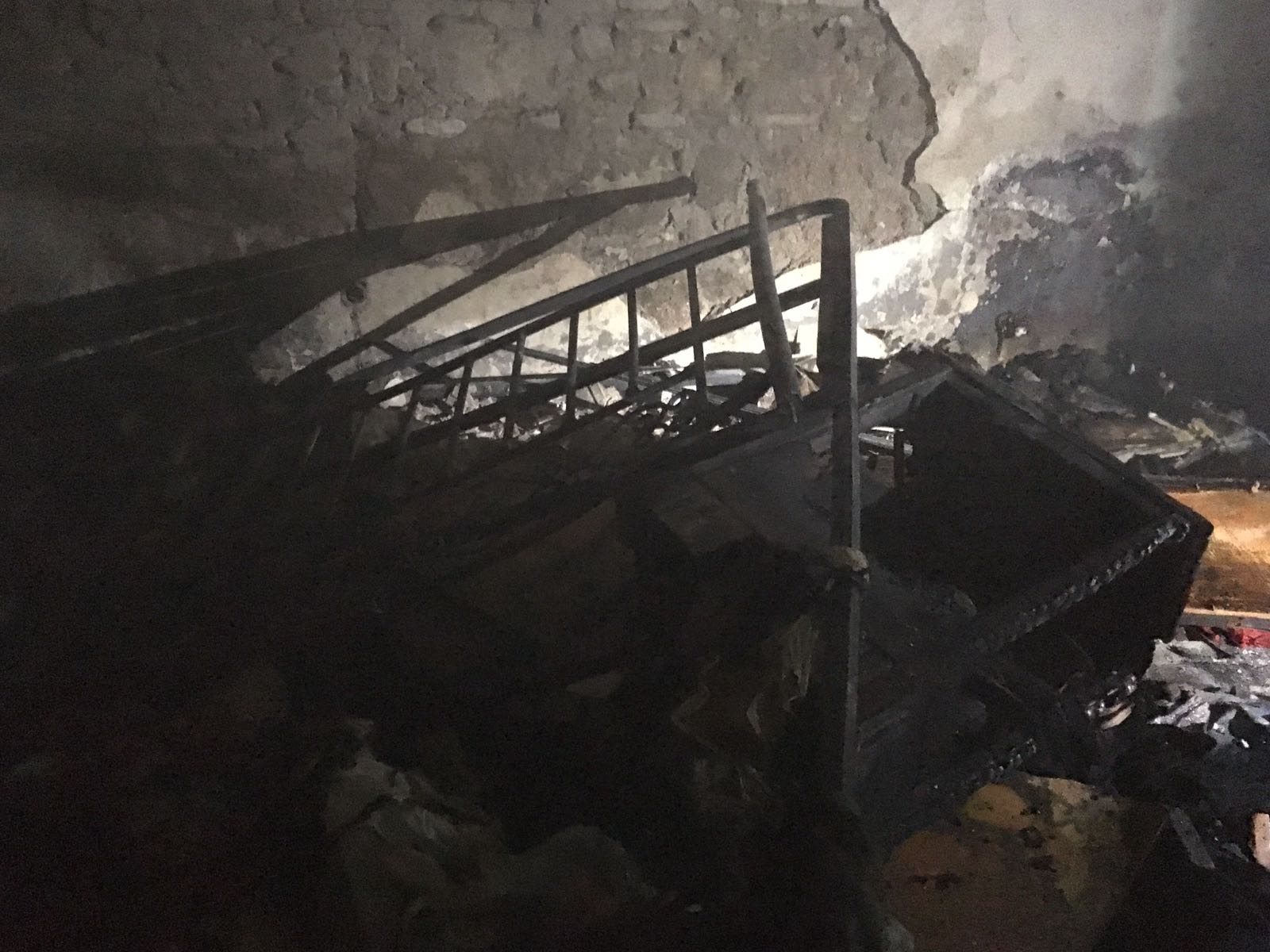 dormitorio_fuego_calle_medina