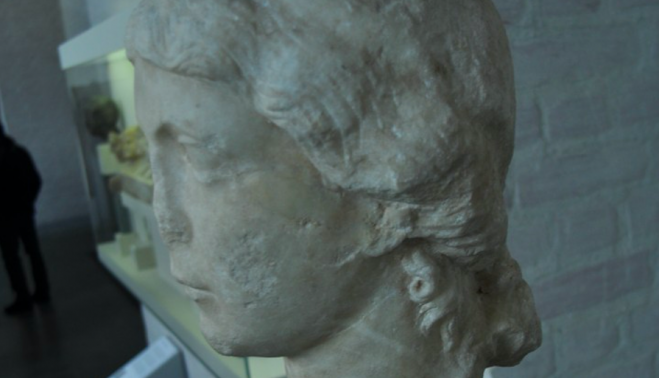 La Cabeza de Livia, cabeza romana de mármol blanco encontrada en las ruinas de Carissa Aurelia en 1960. FOTO: AYUNTAMIENTO DE BORNOS.