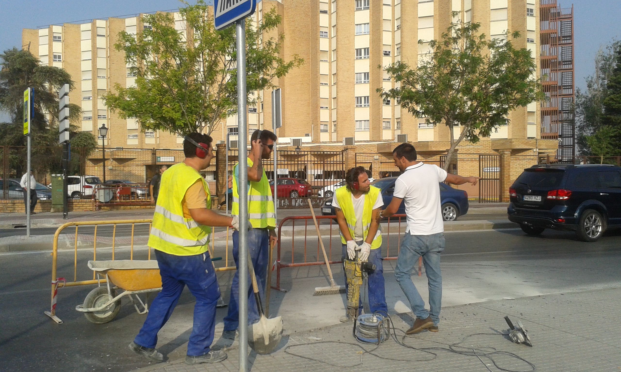 Trabajadores de un plan empleo en Jerez, en una imagen de archivo.