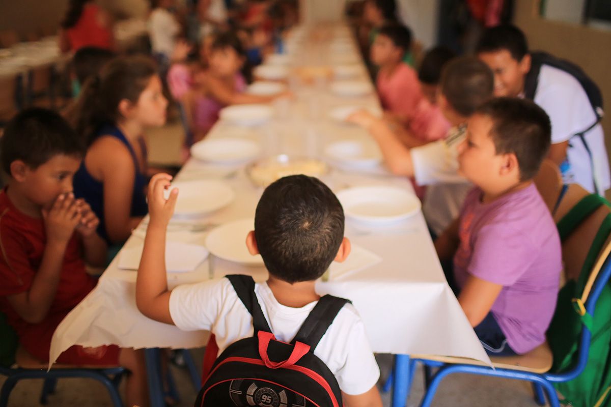Niños en un comedor escolar, en una imagen de archivo. FOTO: MANU GARCÍA. 