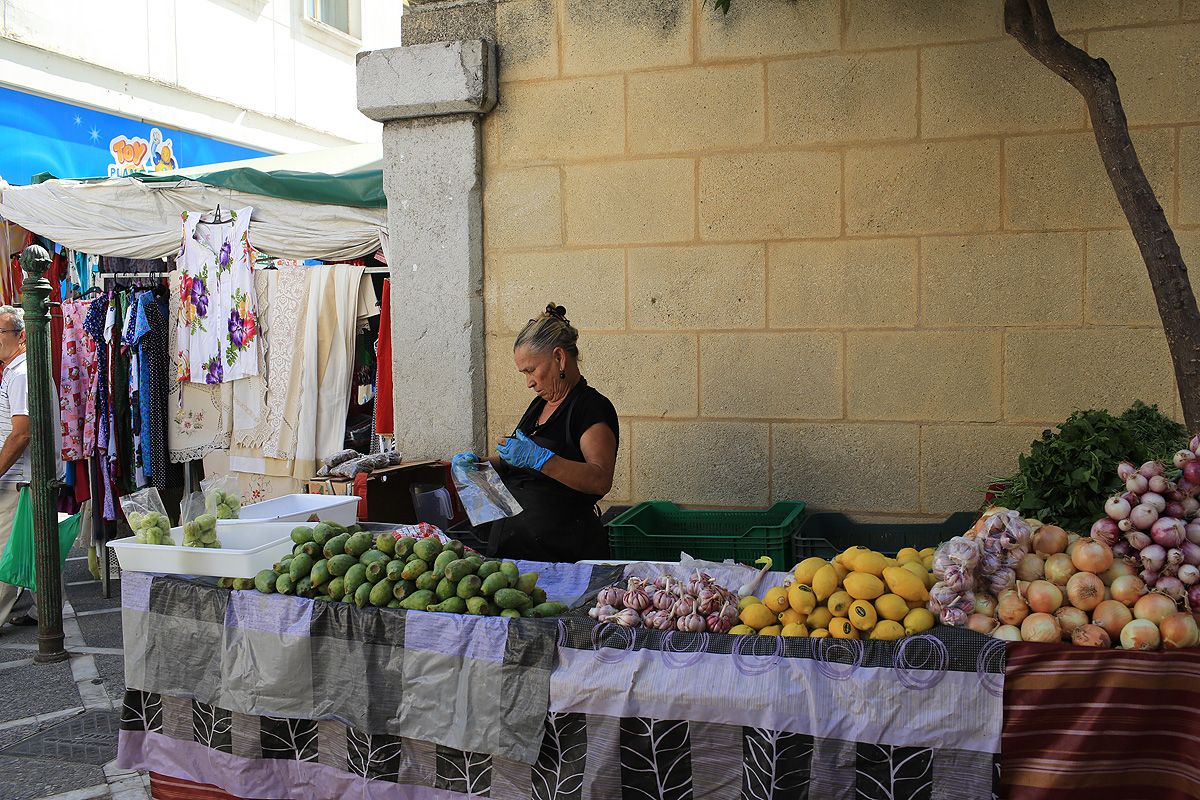 La rubia de los ajos, junto al mercado de abastos de Jerez. FOTO: JUAN CARLOS TORO.
