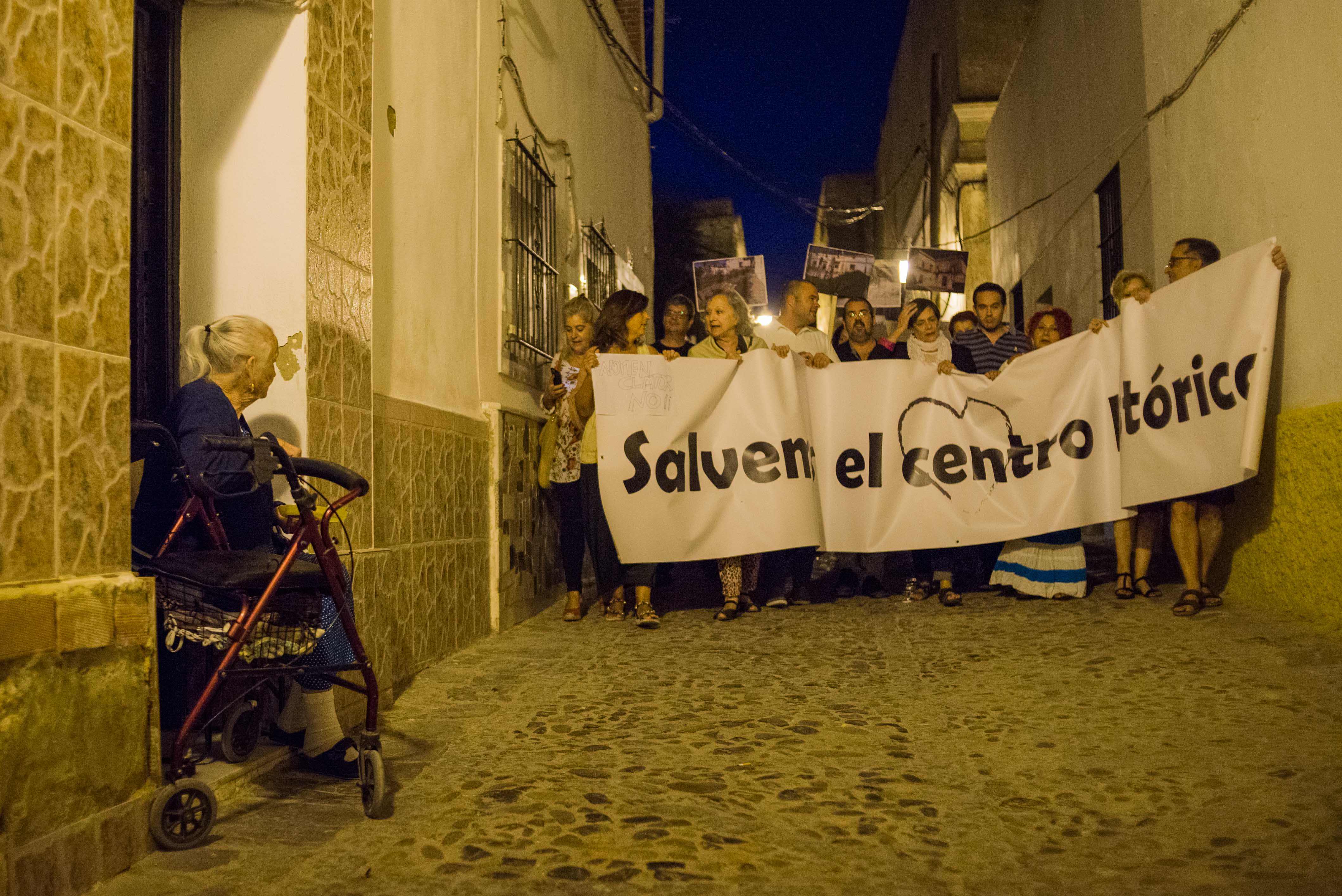 Imagen de una pasada manifestación por el Intramuros jerezano.