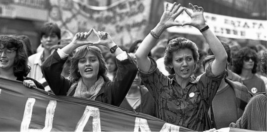 Dos mujeres, en una manifestación. 