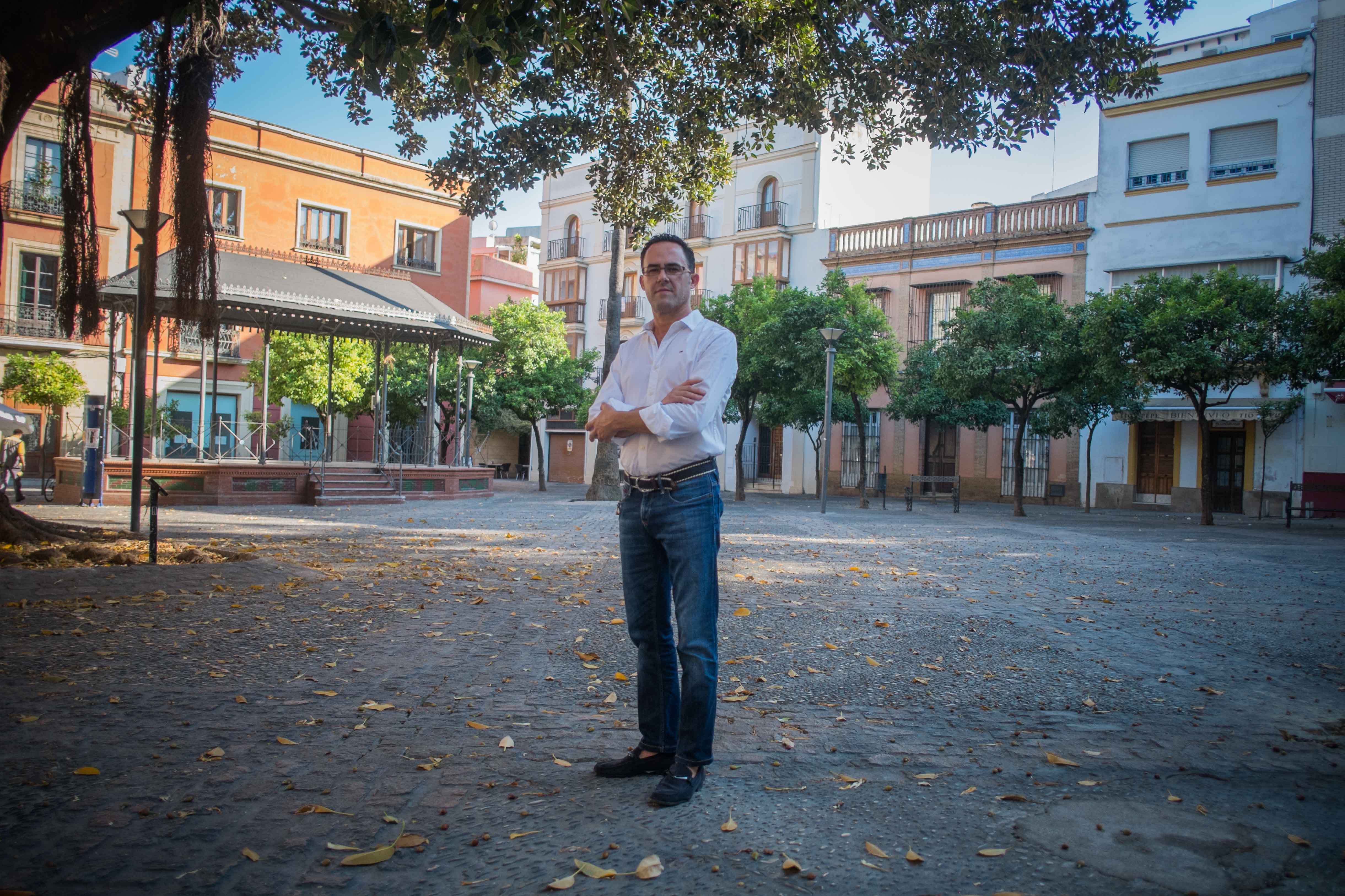 Dionisio Díaz, presidente de la Unión de Hermandades, en la plaza del Banco, en una imagen de archivo. FOTO: MANU GARCÍA