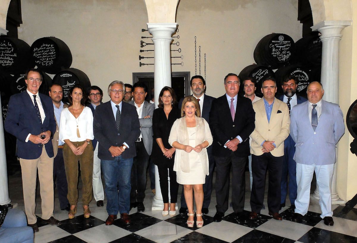 alcaldesa_recibe_en_la_bodeguita_a_directores_de_medios_y_de_bodegas