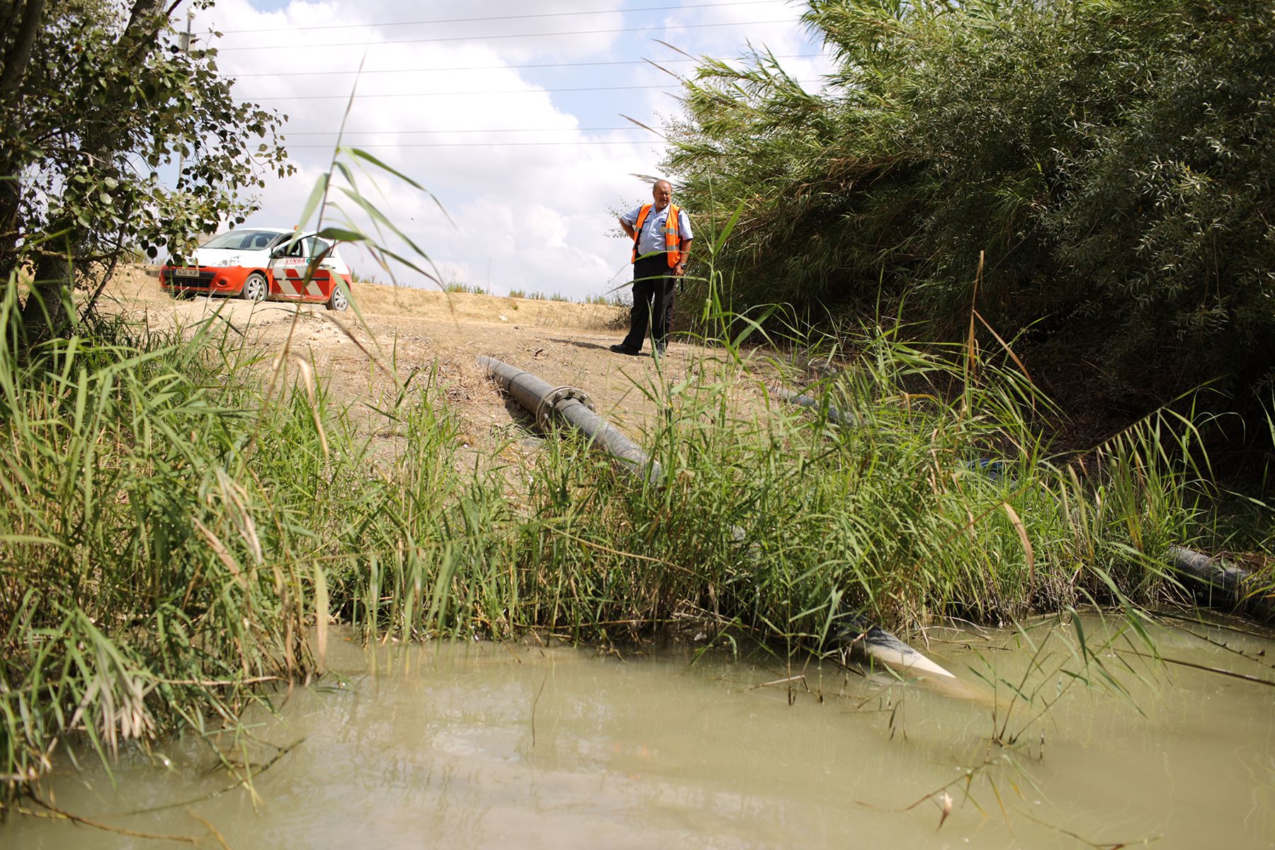 El Guadalete a su paso por Jerez, con numerosas viviendas en zonas inundables. FOTO: JUAN CARLOS TORO