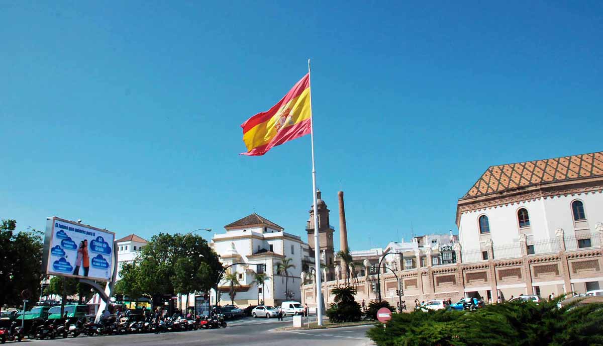 bandera_de_espana_plaza_de_sevilla.jpg