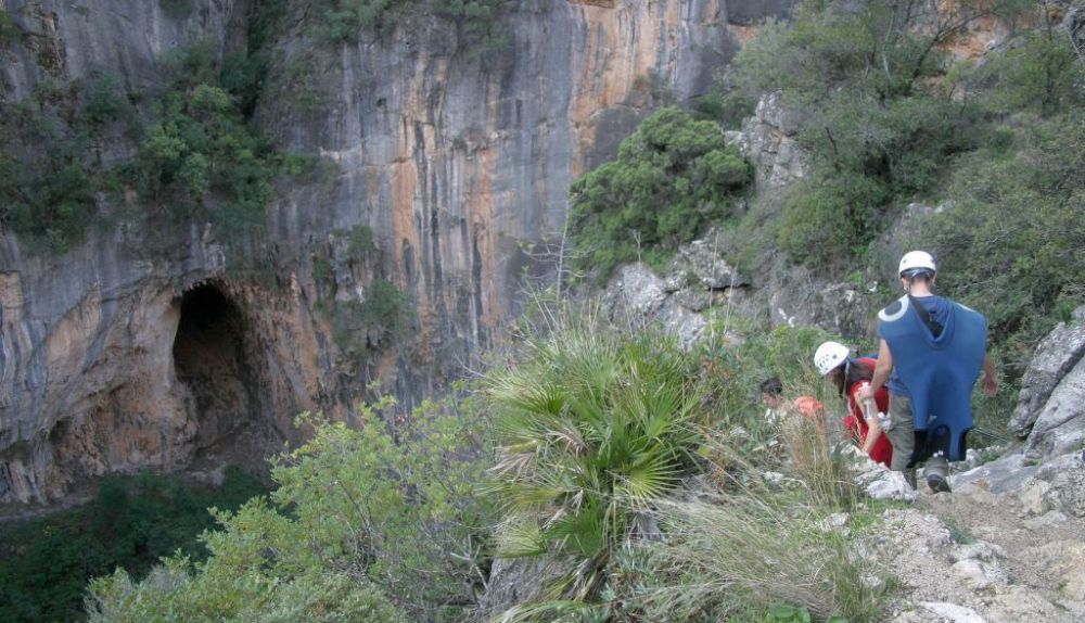 Senderismo en el barranco de la Garganta Verde en Zahara.