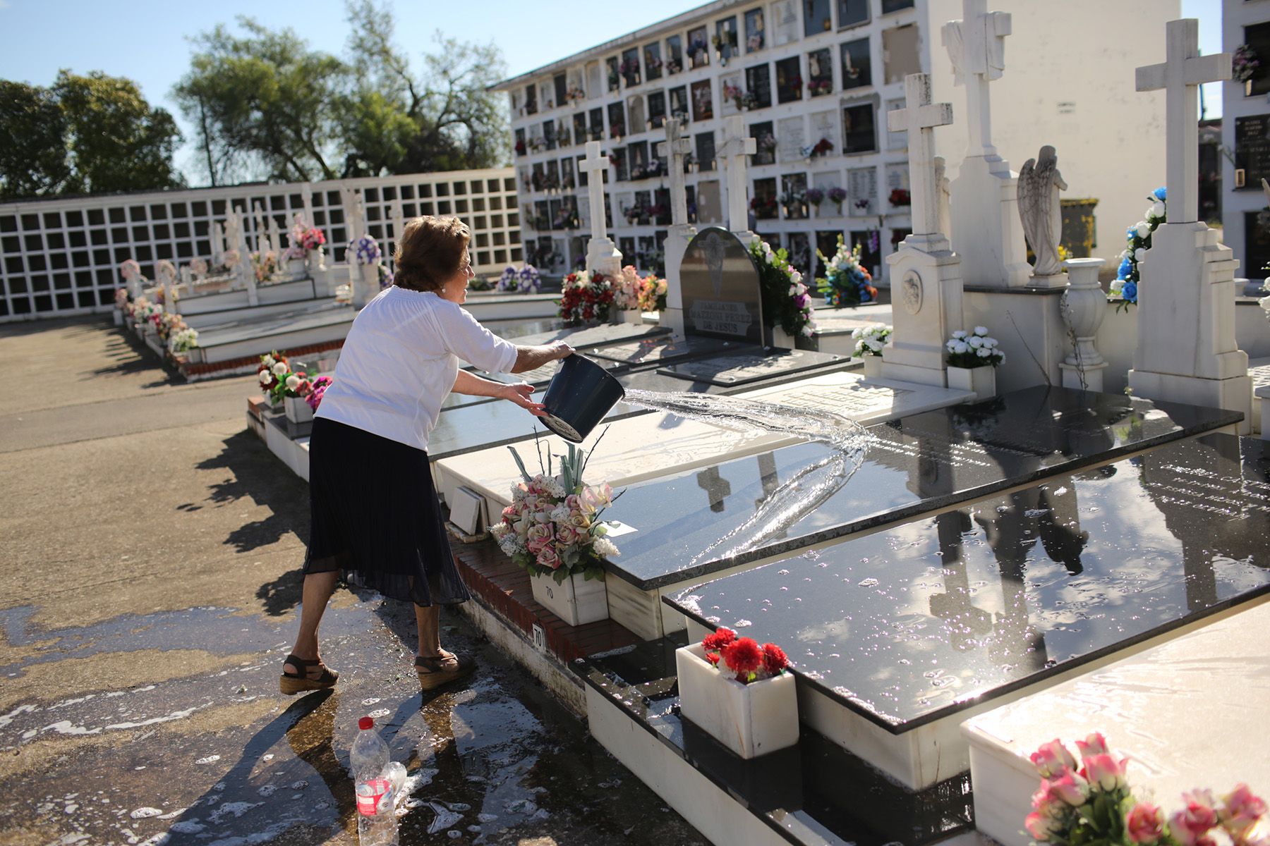 Día de Todos los Santos, en el Cementerio de Jerez.  MANU GARCÍA