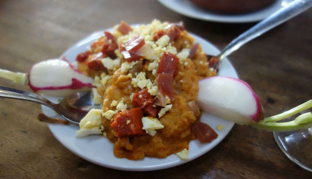 Ajo caliente del tabanco San Pablo.